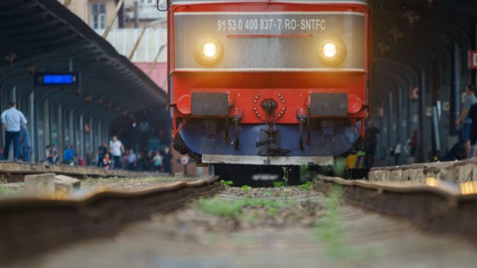 Scene șocante în gara Adjud: O adolescentă s-a aruncat în faţa trenului