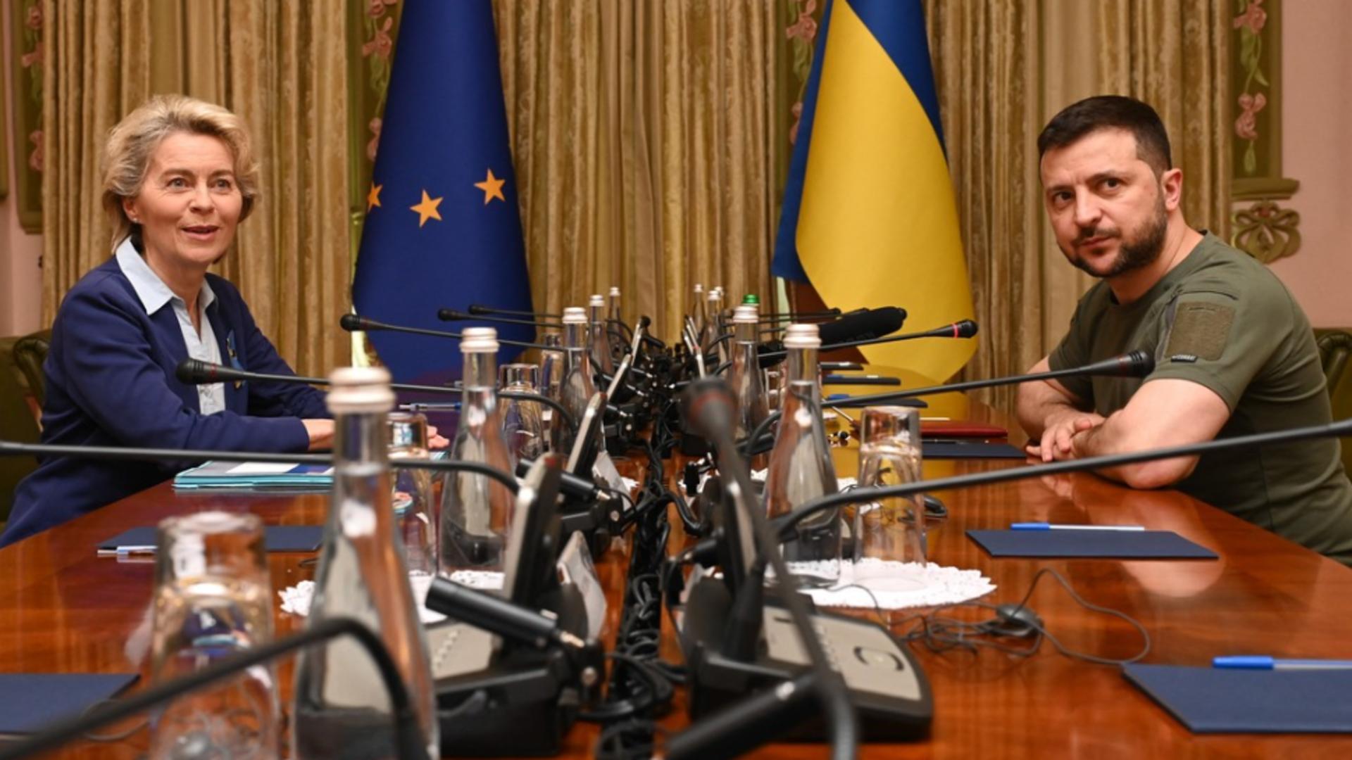 Ajutor pentru Ucraina din UE - Ursula von der Leyen și președintele Zelenski / Foto: Profi Media