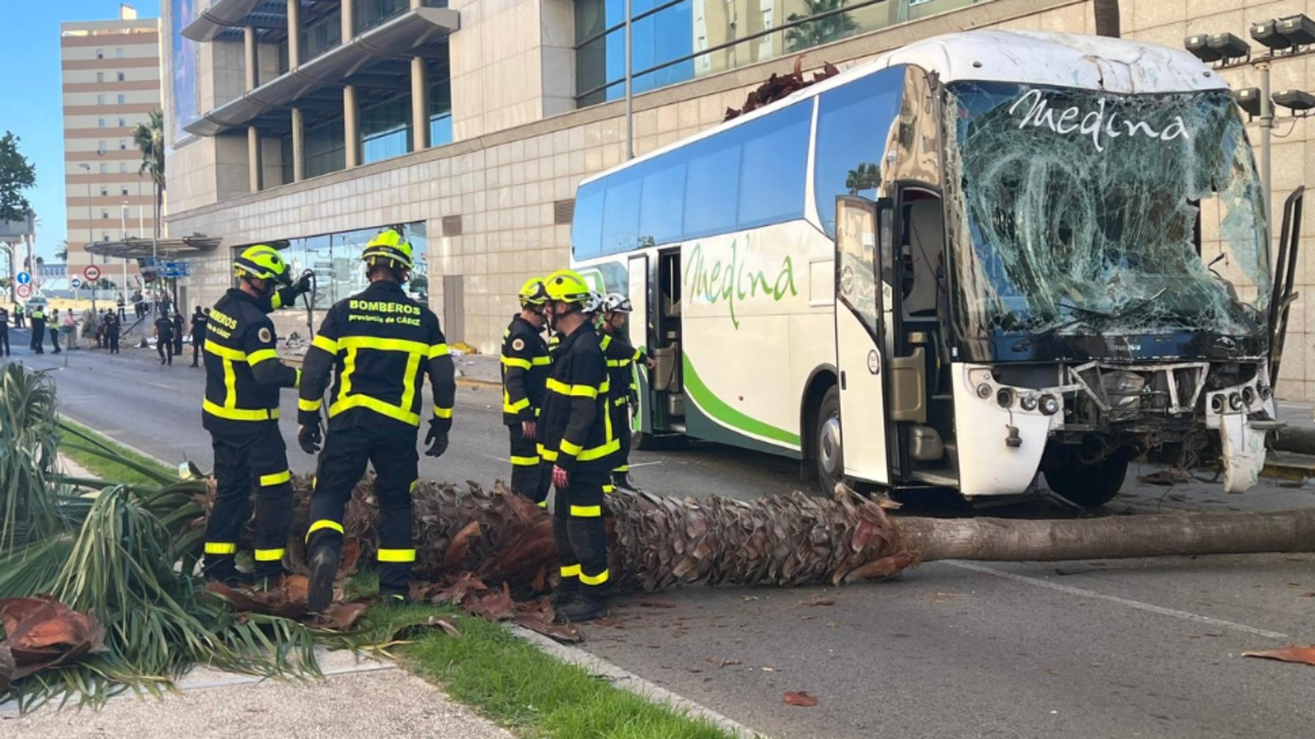 Un autobuz școlar a intrat în mulțime în Spania: 3 morți și mulți răniți – Motivul accidentului din Cadiz