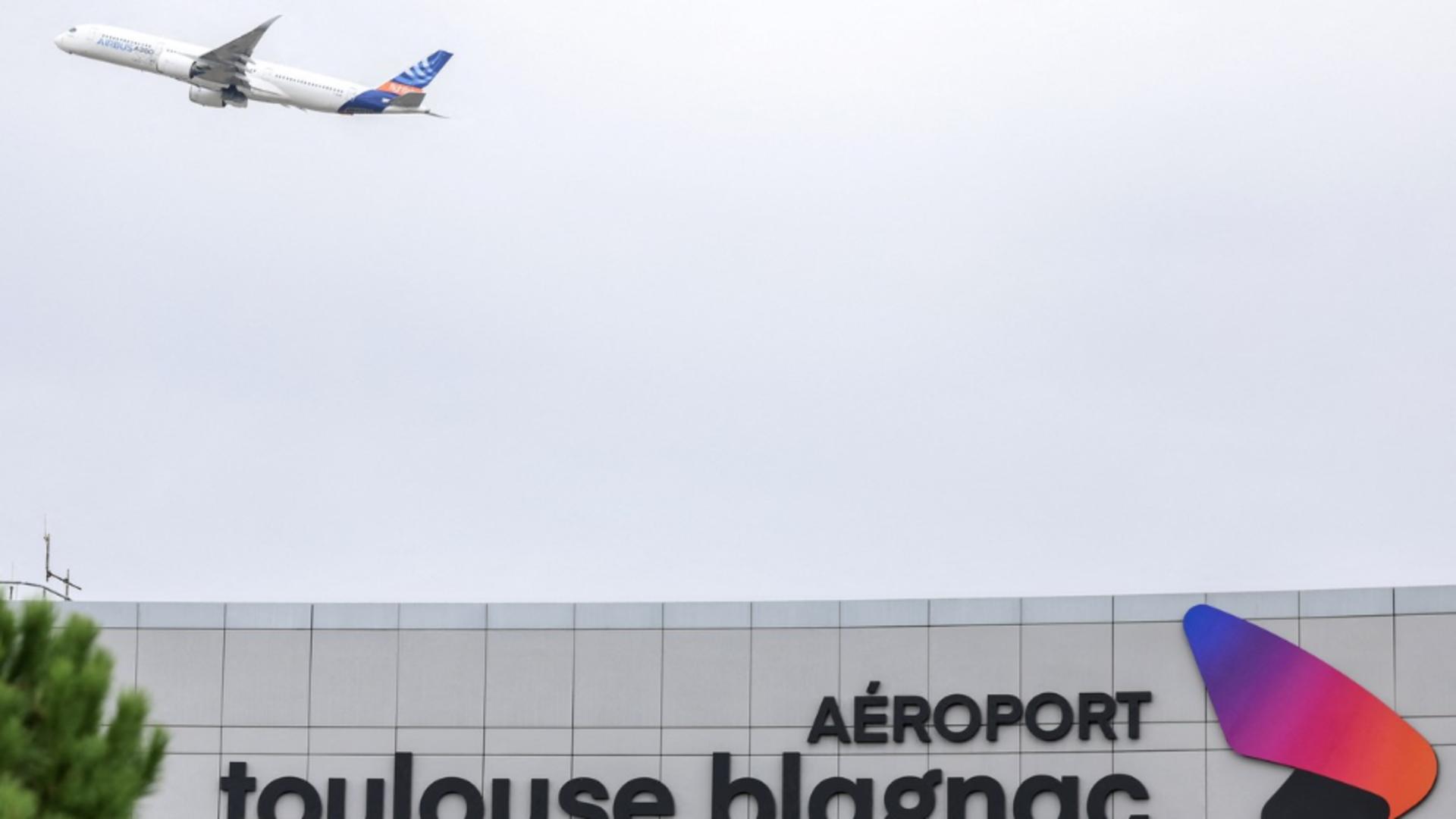 Alerte cu bombă la 14 aeroporturi din Franţa! 3 dintre ele au fost evacuate  - Haosul persistă/ Profimedia