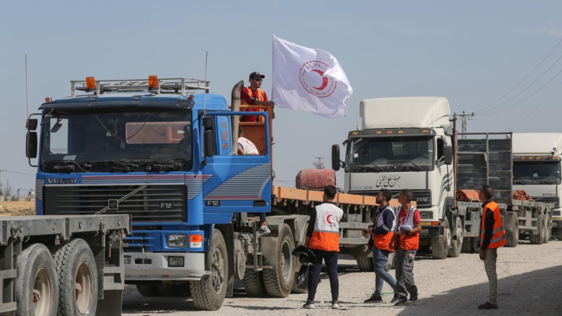 Camioane cu ajutoare umanitare pentru Gaza (Profimedia)