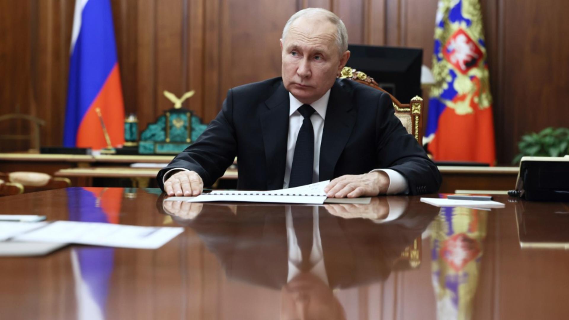 Vladimir Putin face în continuare ce știe cel mai bine: sperie Occidentul. Foto/Profimedia