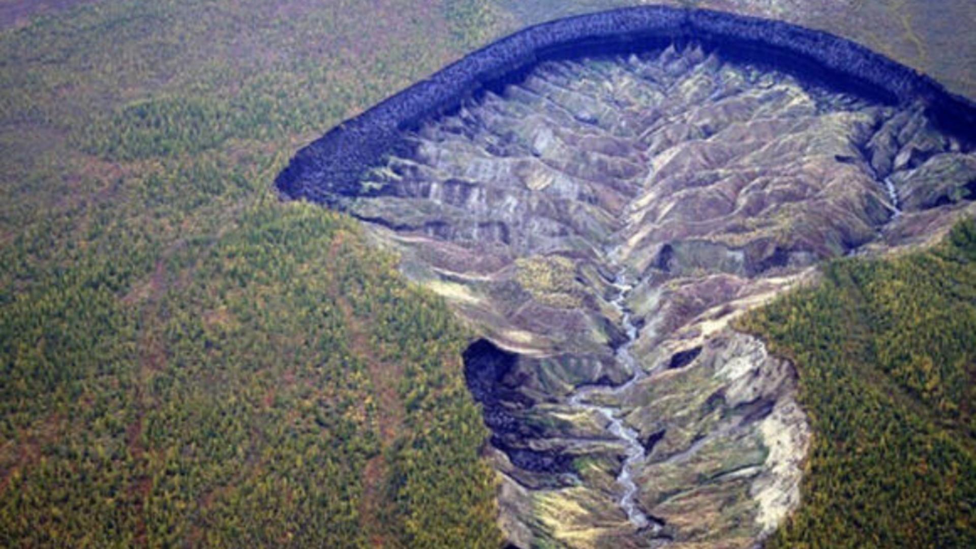 Craterul Batagaika, supranumit „Poarta spre iad” din Siberia