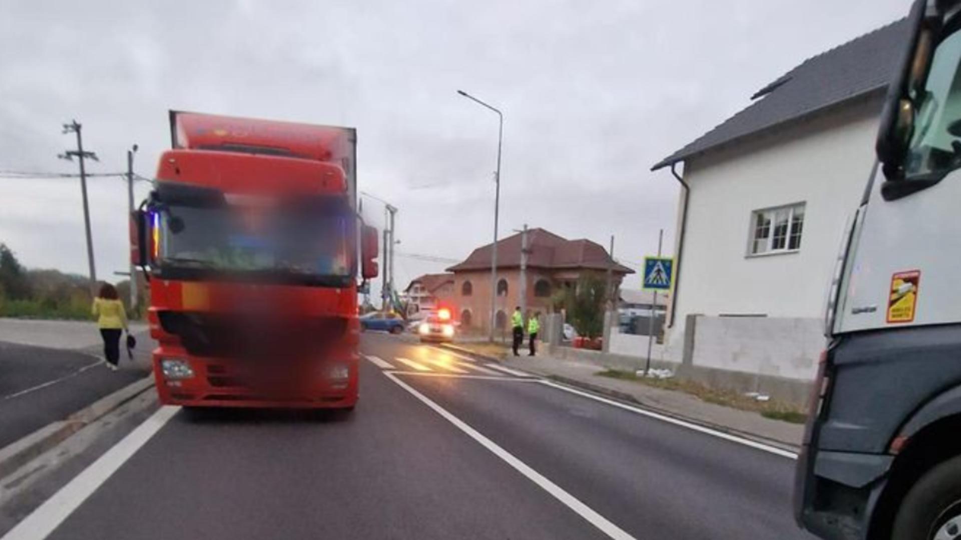 Două accidente grave în județul Vâlcea: 2 bătrâni loviți pe trecere și alte 4 persoane rănite după ce un șofer bulgar a derapat