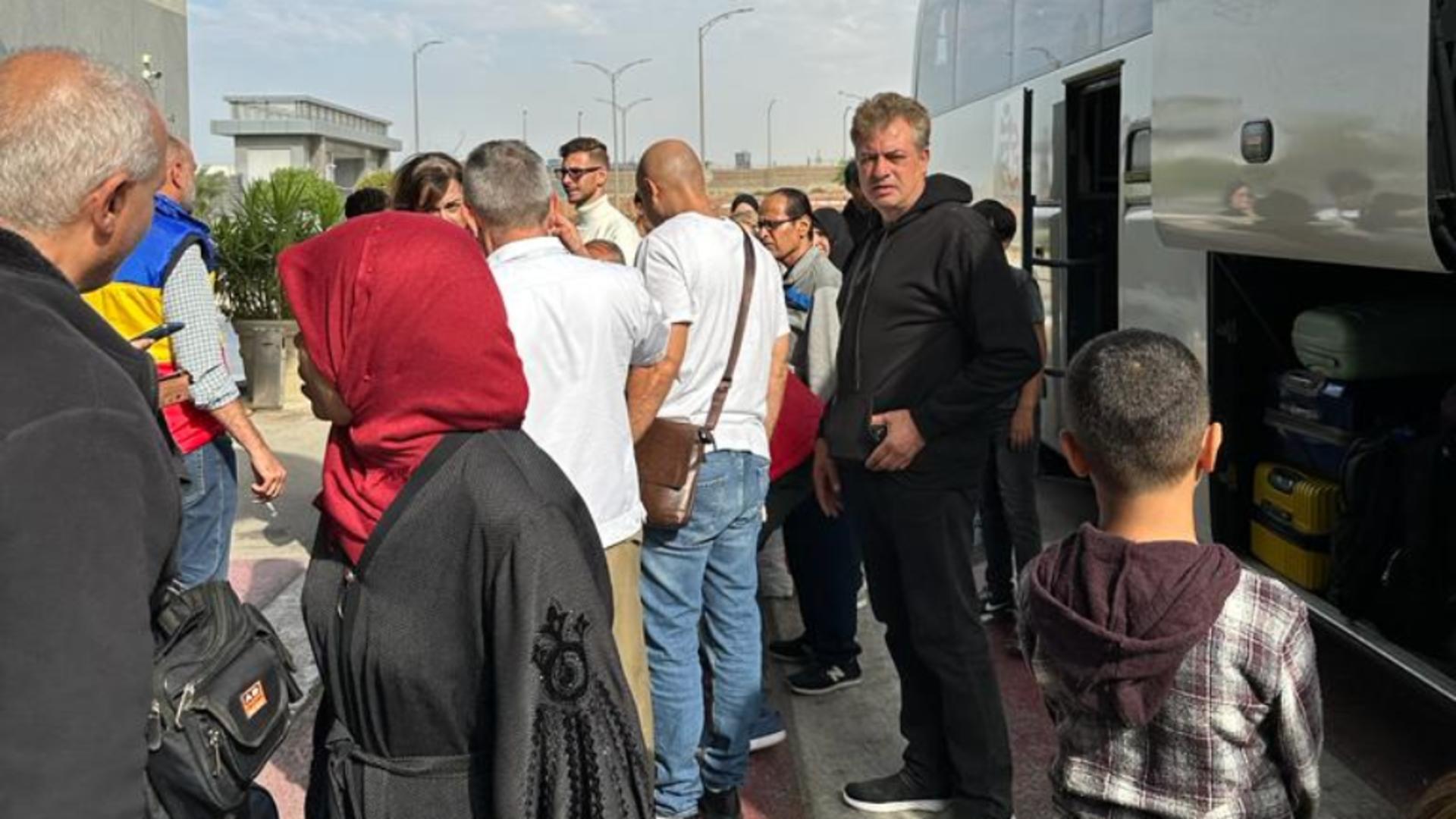 Cei 41 de cetățeni români și membri de familie evacuați recent din Fâșia Gaza/ Facebook MAE