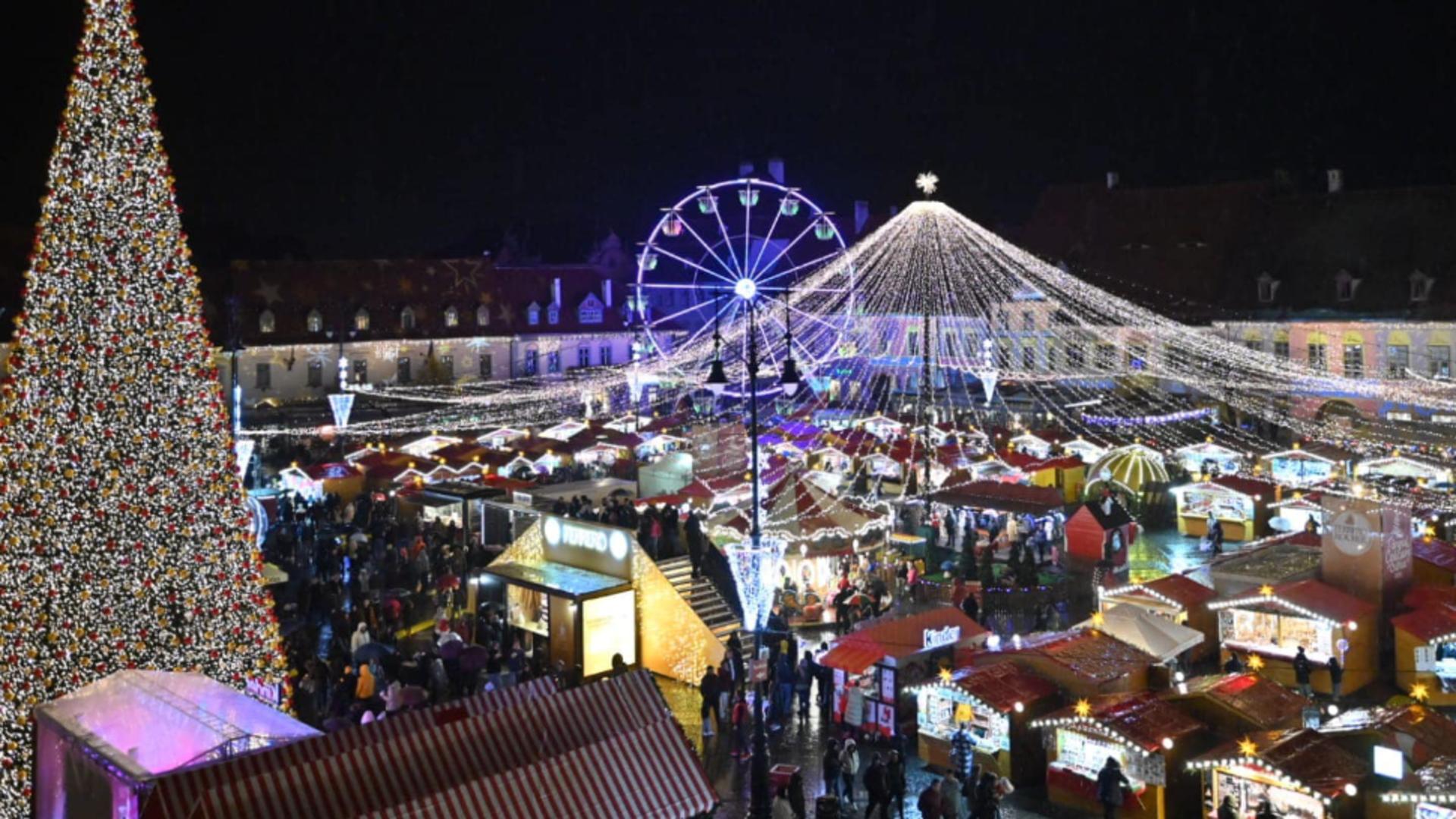 Magia Crăciunului prinde viață în Piața Mare din Sibiu. Mii de oameni, prezenți azi, la deschiderea oficială