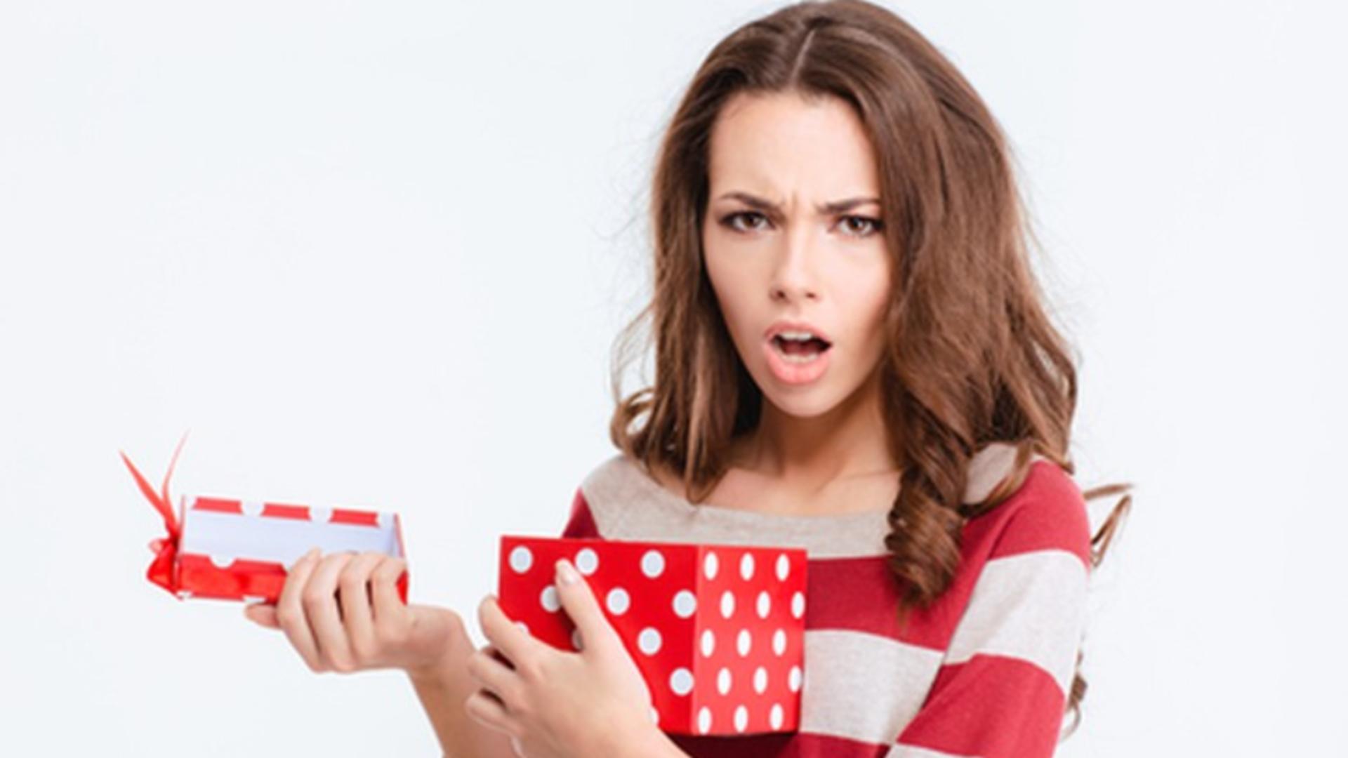 Ce cadouri să nu faci femeilor – Sunt cea mai proastă alegere: TOP 50 de cadouri pe care să NU le oferi niciodată!