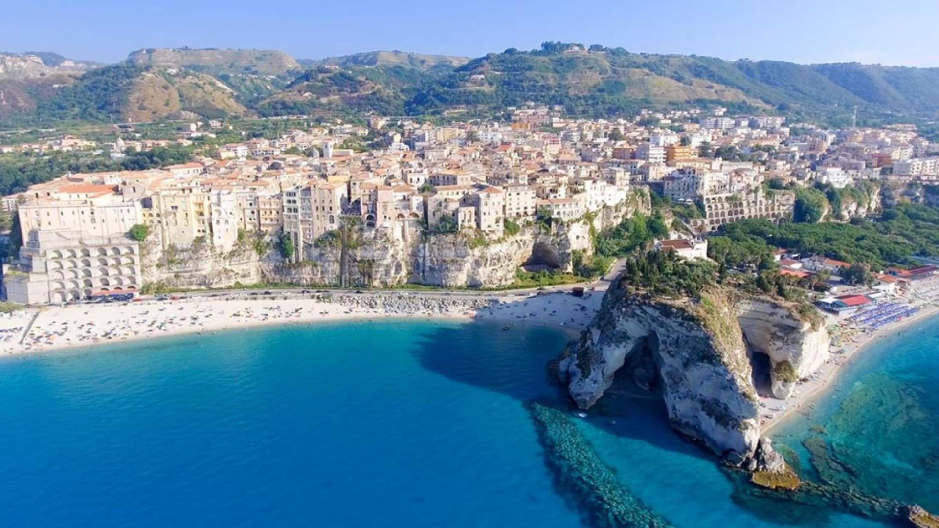 O regiune superbă, cu plaje însorite, oferă 30.000 de euro celor care vor să se mute acolo