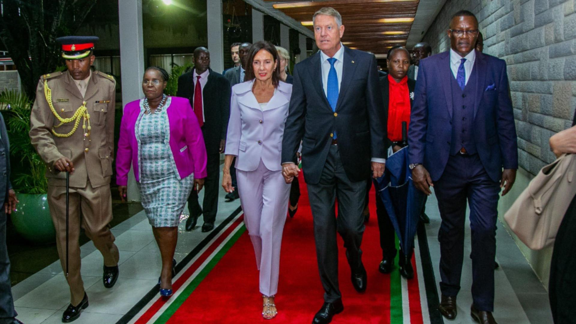 Klaus Iohannis, în Kenya – Primele imagini cu președintele României și cu prima doamnă, din turneul din Africa