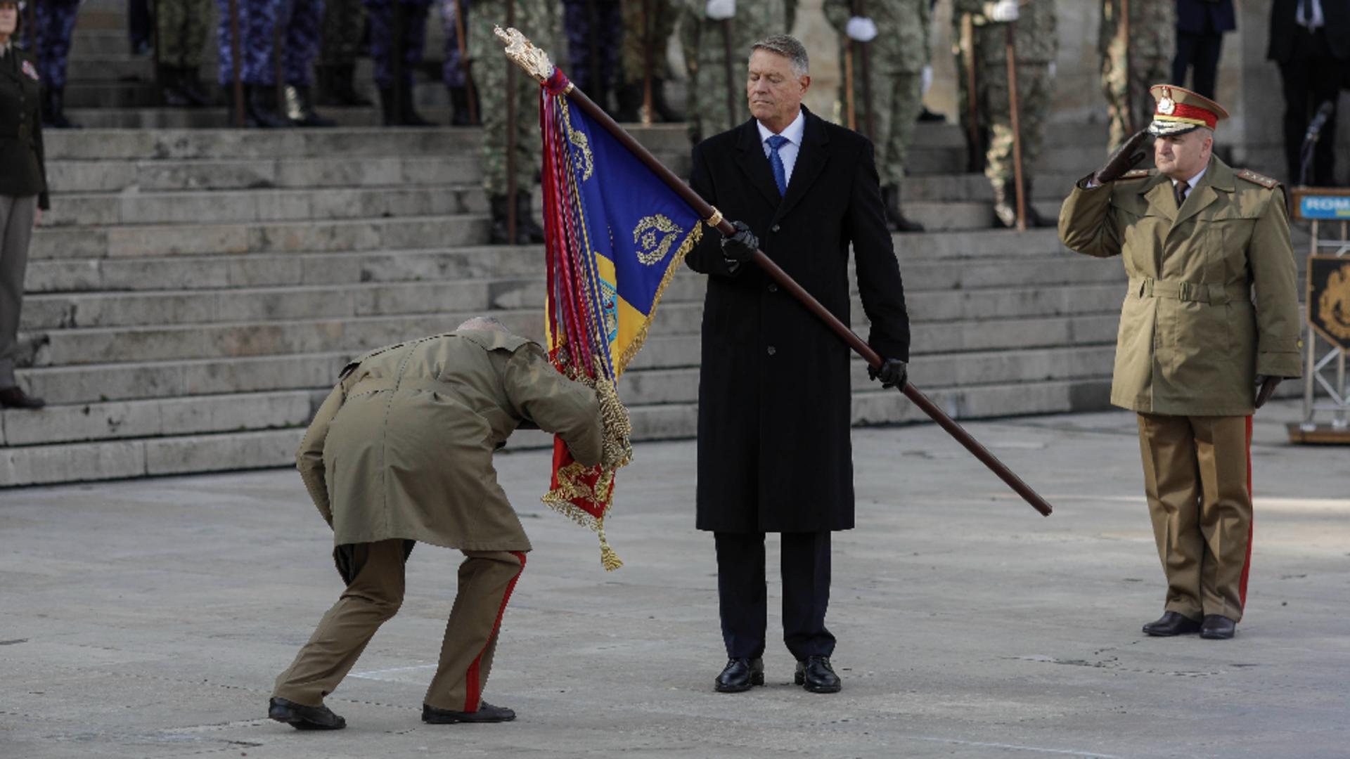 Klaus Iohannis l-a învestit pe noul șef al Statului Major al Apărării - Vlad Gheorghiță /  Foto: INQUAM/Octav Ganea