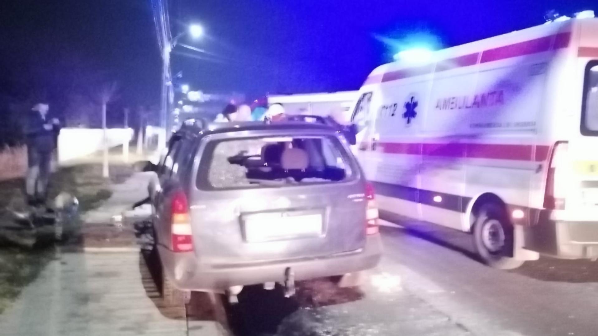 Accident grav în Dumbrăveni: Două victime au ajuns la spital - Autoturismul a părăsit partea carosabilă