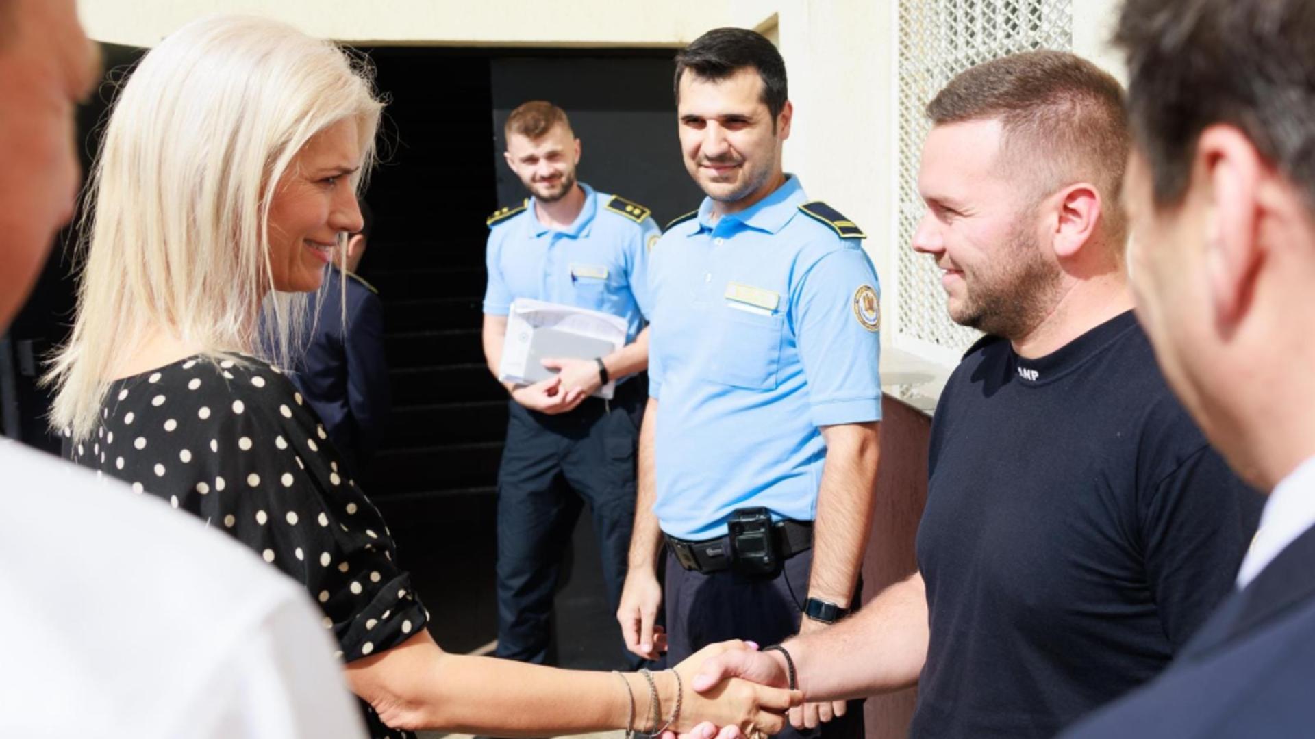 Programe de calificare profesională pentru deținuți - Alina Gorghiu: „Au o a doua șansă!”