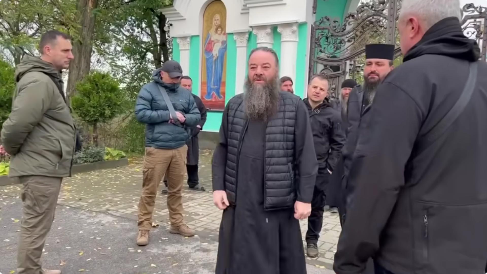 Mănăstire românească din Cernăuți, acaparată de militarii ucraineni. Foto: Captură YouTube