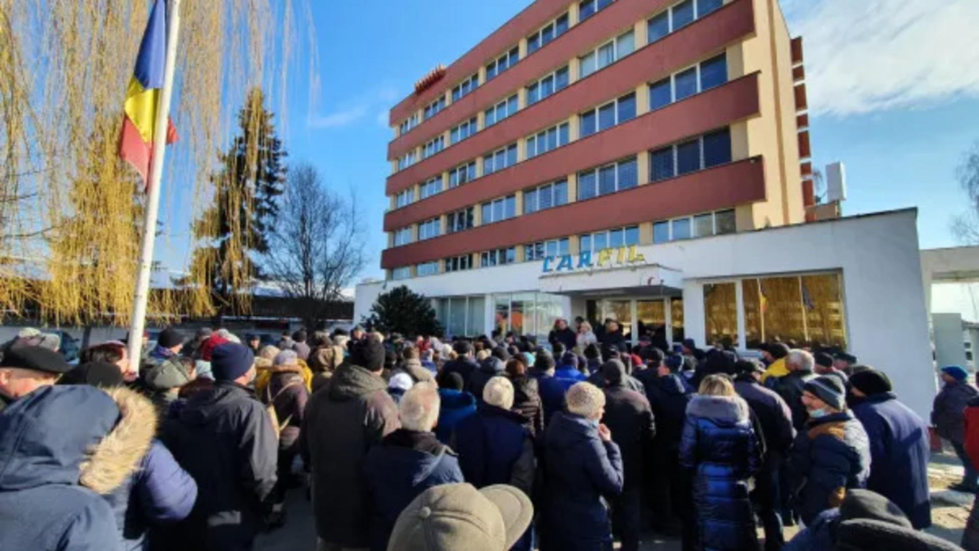 Protest la Fabrica de Armament din Brașov, în ziua în care se împlinesc 36 de ani de la protestele muncitorești împotriva lui Ceaușescu – VIDEO