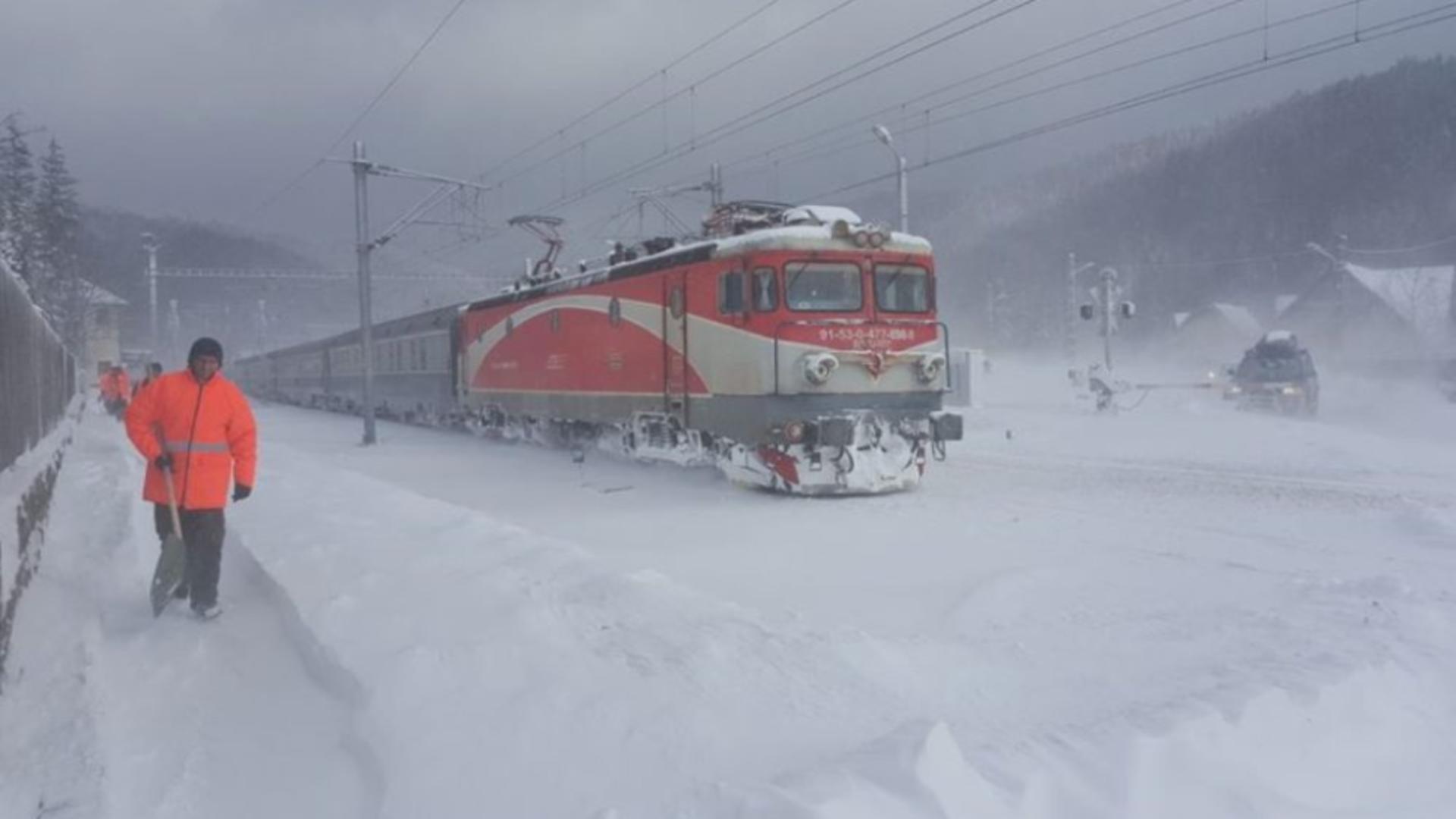 Vremea rea pune mari probleme: trenuri întârziate, șine rupte din cauza temperaturilor scăzute. Ce rute sunt afectate