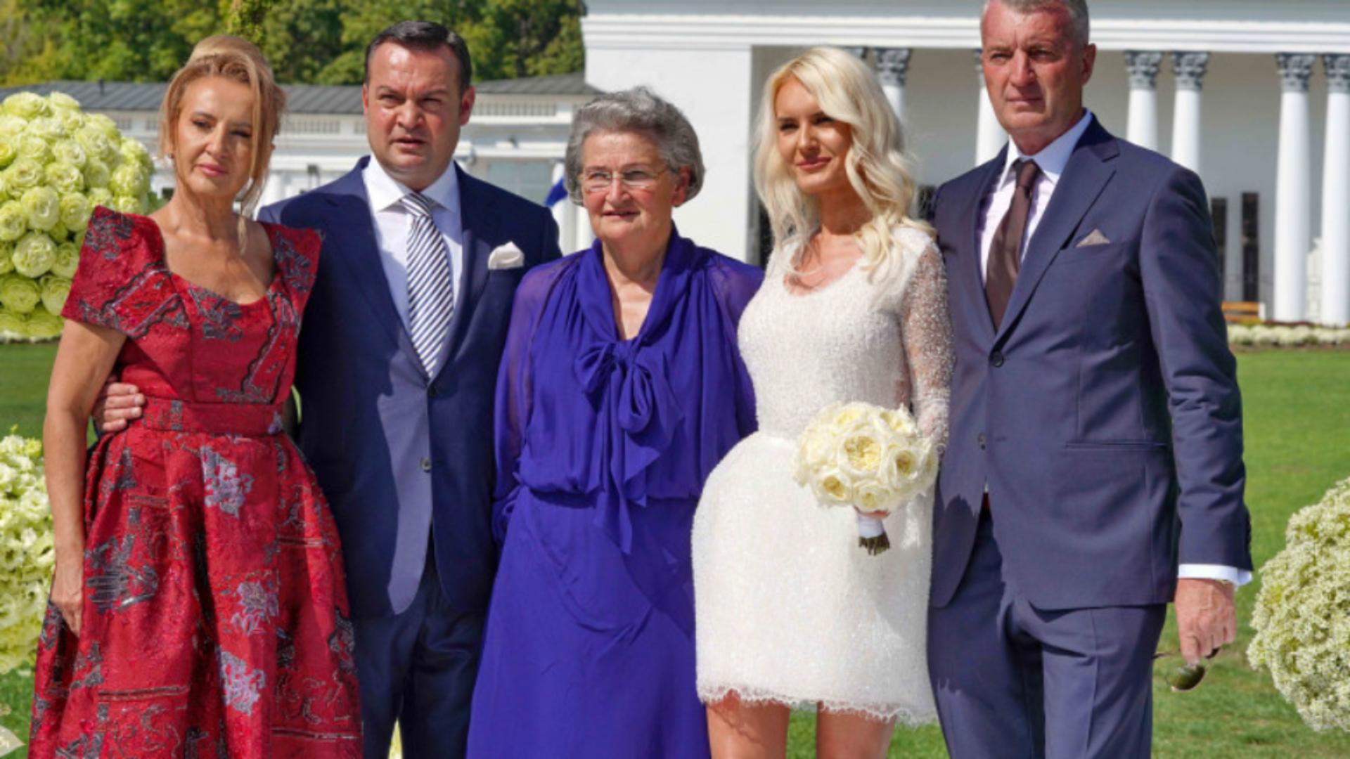 Cătălin Cherecheș și familia, la nunta sa din septembrie (Facebook)