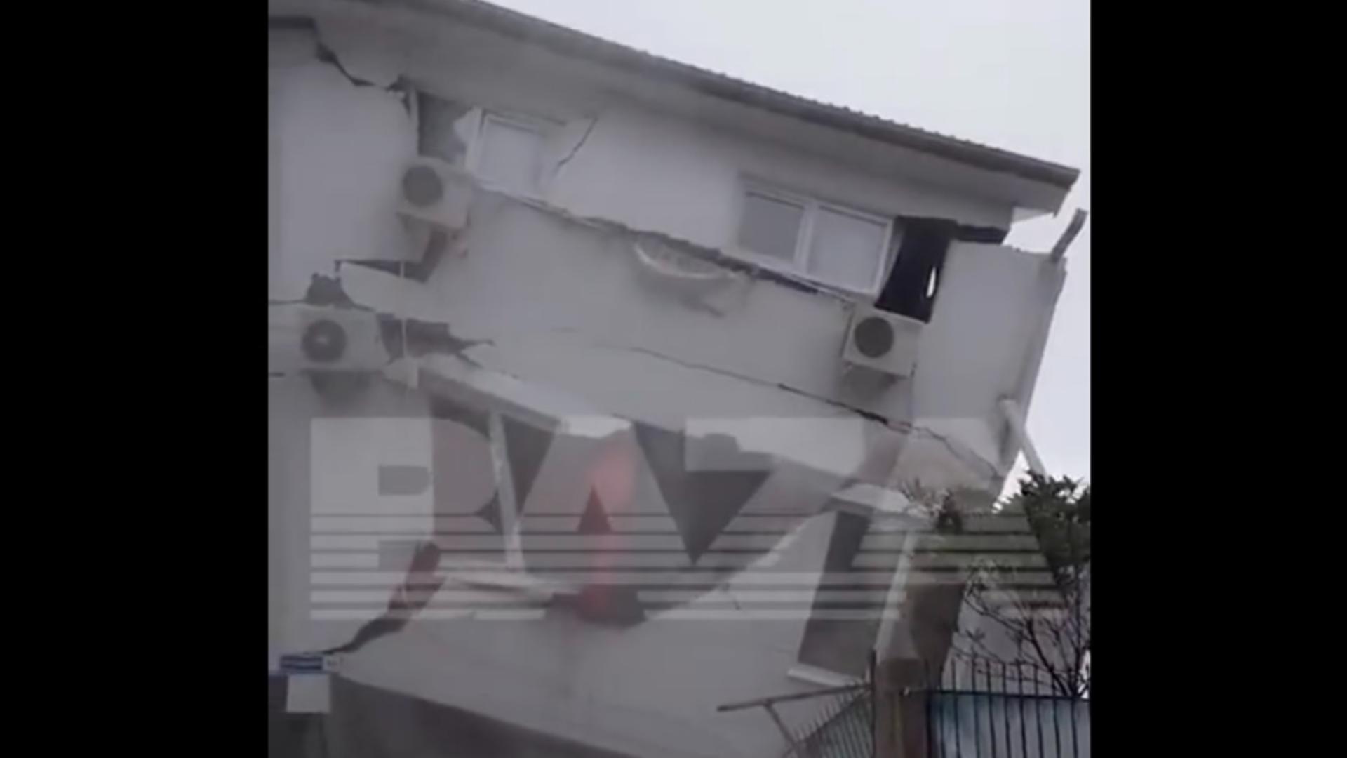 Clădire prăbușită din cauza vântului. Dezastru după furtuna care a lovit țărmul Mării Negre 