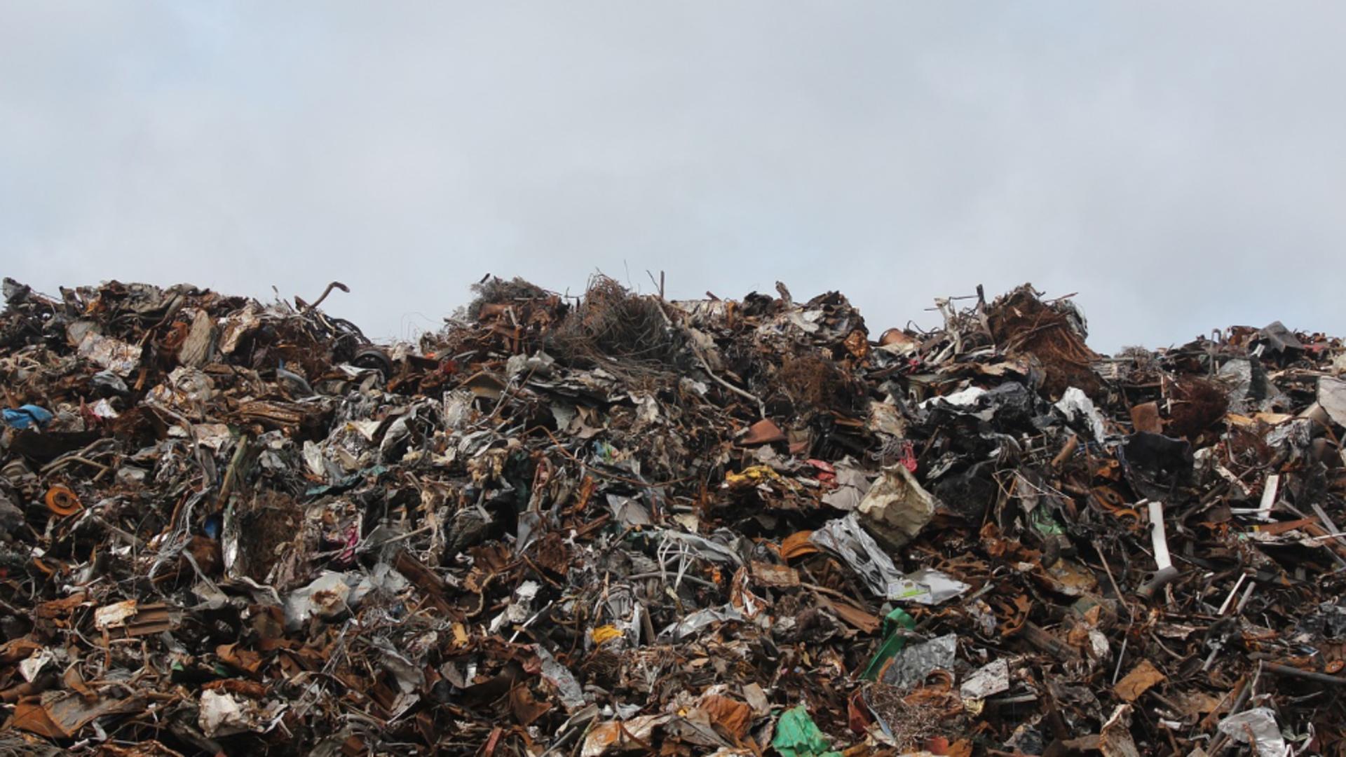 Evaziune fiscală record de 5 milioane de euro din vânzarea de deșeuri „la negru”