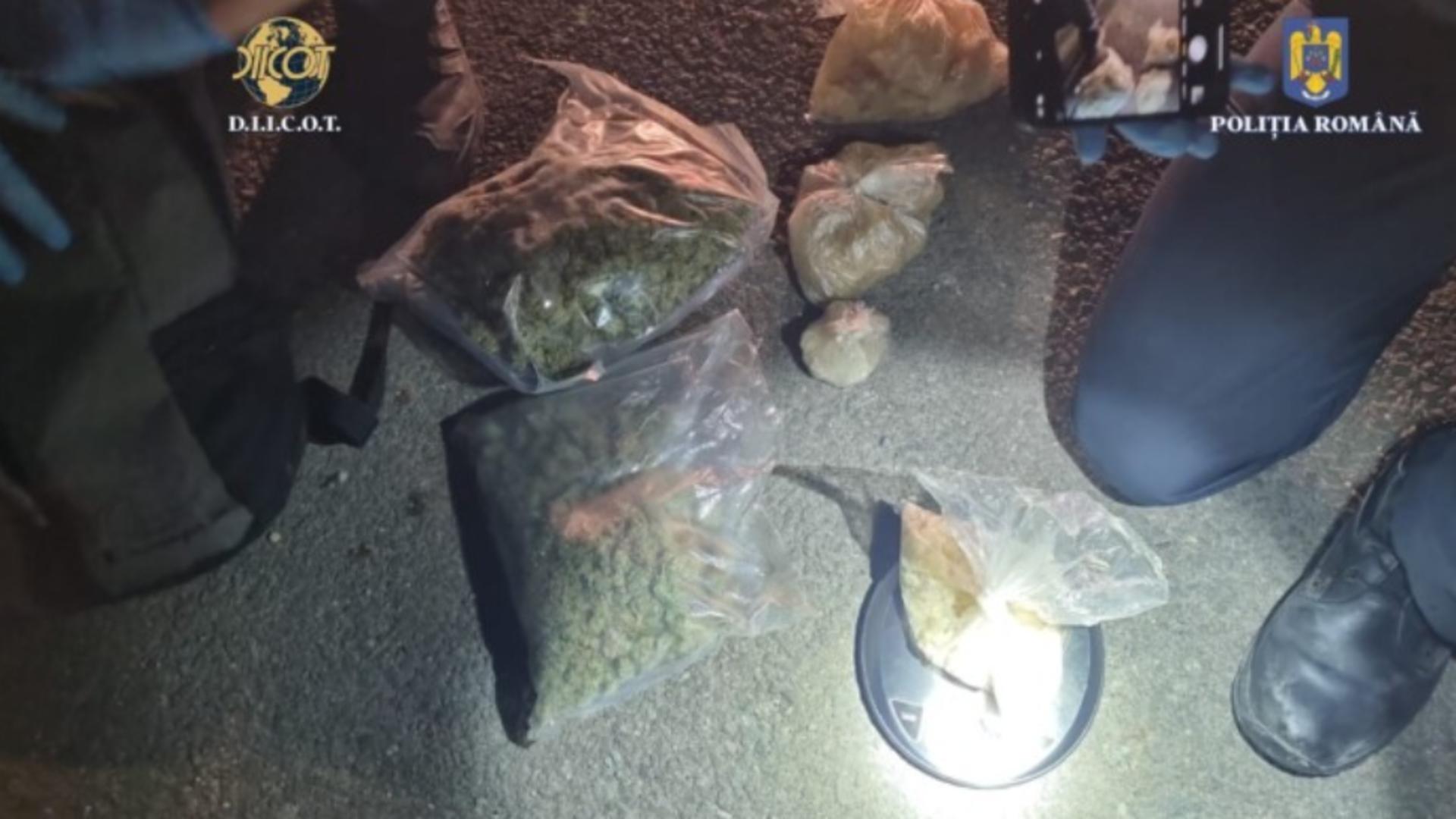 Tânăr de 21 de ani, prins cu 2 kg de droguri de mare risc în mașină, la Huedin - Incredibil cum a fost descoperit de polițiști