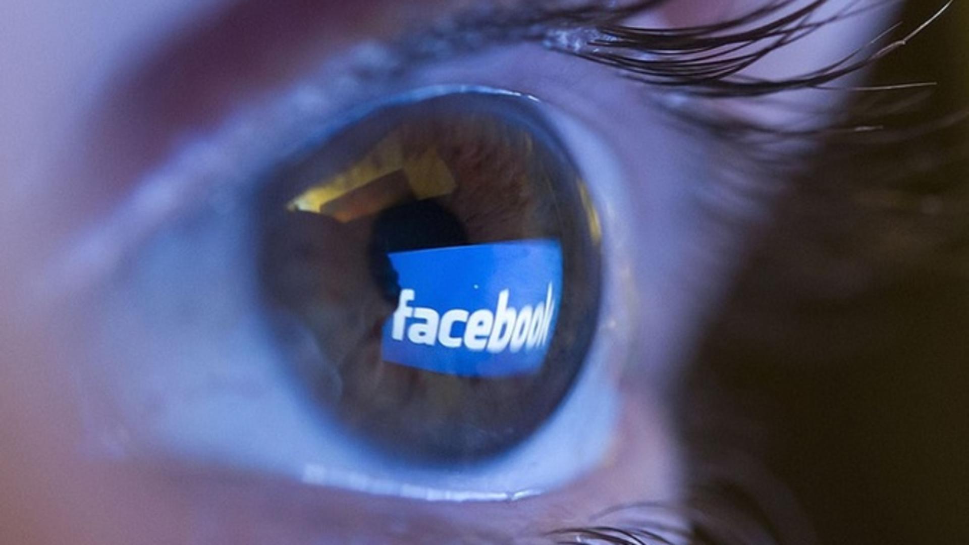 Cum a fost păcălită o femeie să cumpere acţiuni de pe Facebook