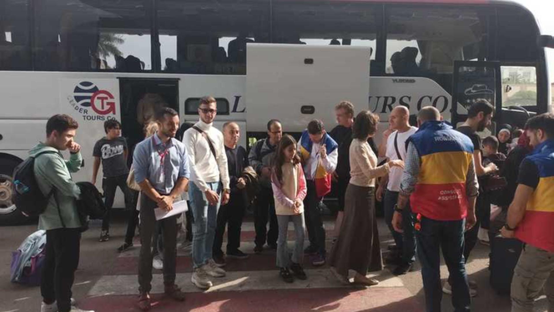Cei 41 de cetăţeni români şi membri de familie evacuaţi recent din Fâşia Gaza au ajuns în România, prin intermediul unui zbor realizat cu sprijinul MApN