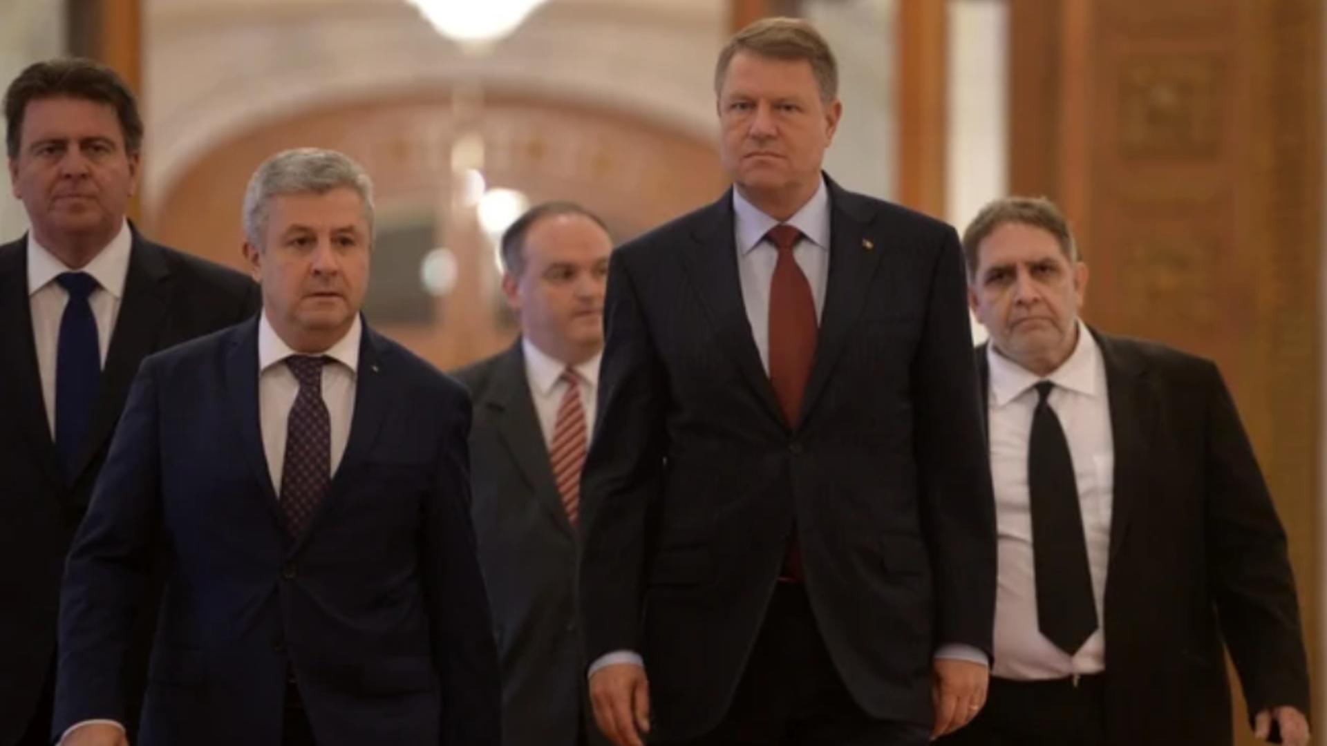 Klaus Iohannis contestă la CCR legea prin care fostul ministru al Justiției Florin Iordache mai primește 10 ani la șefia Consiliului Legislativ