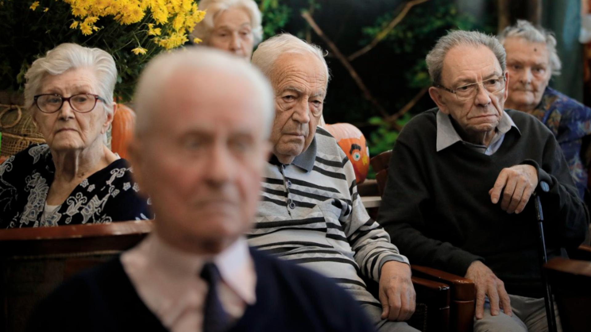 Noua lege a pensiilor aduce modificări importante pentru seniorii României. Foto: Profimedia