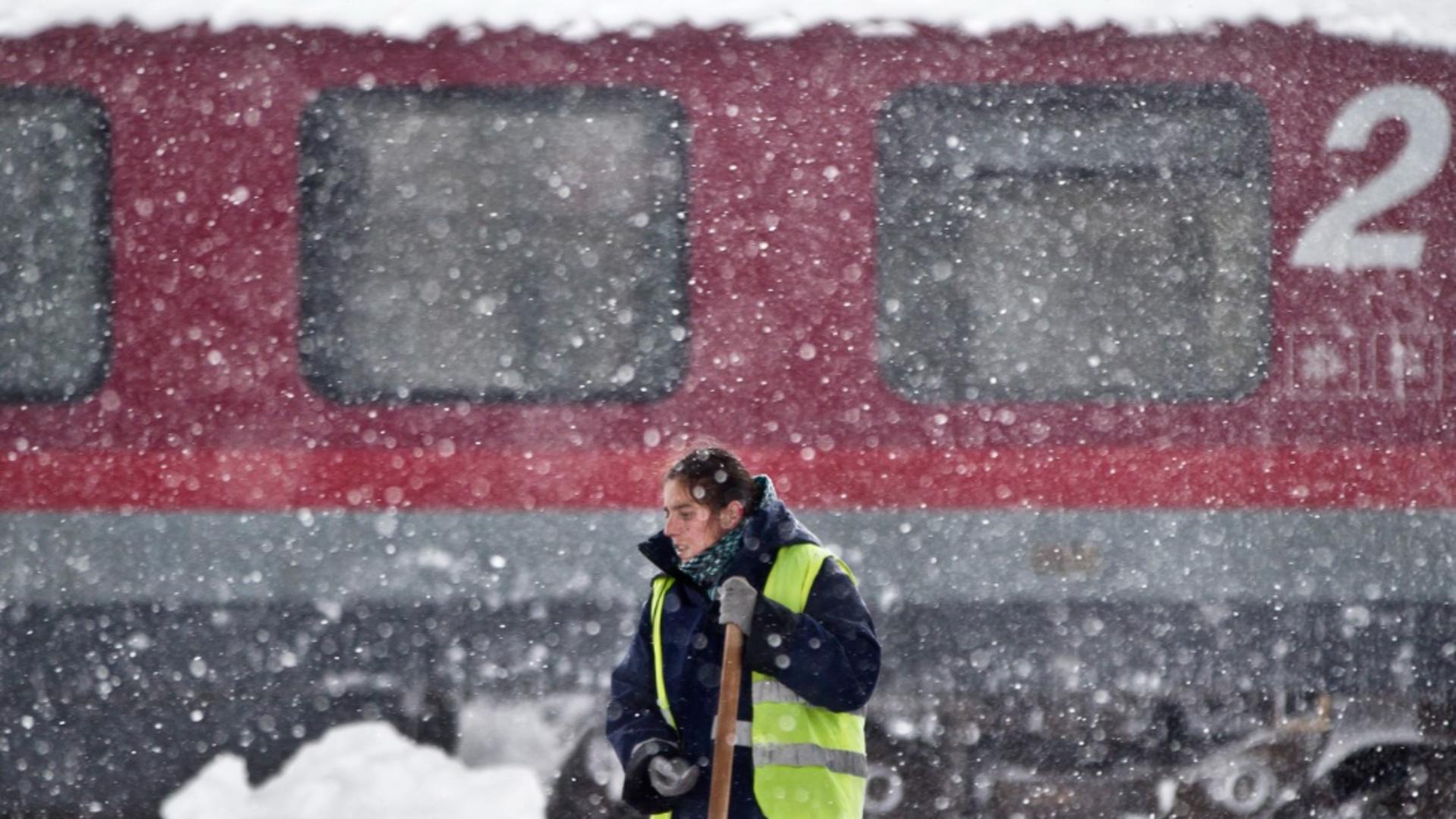 Circulaţia a zeci de trenuri, suspendată duminică pe magistrala Bucureşti-Constanţa, din cauza vremii nefavorabile. Foto: Profimedia
