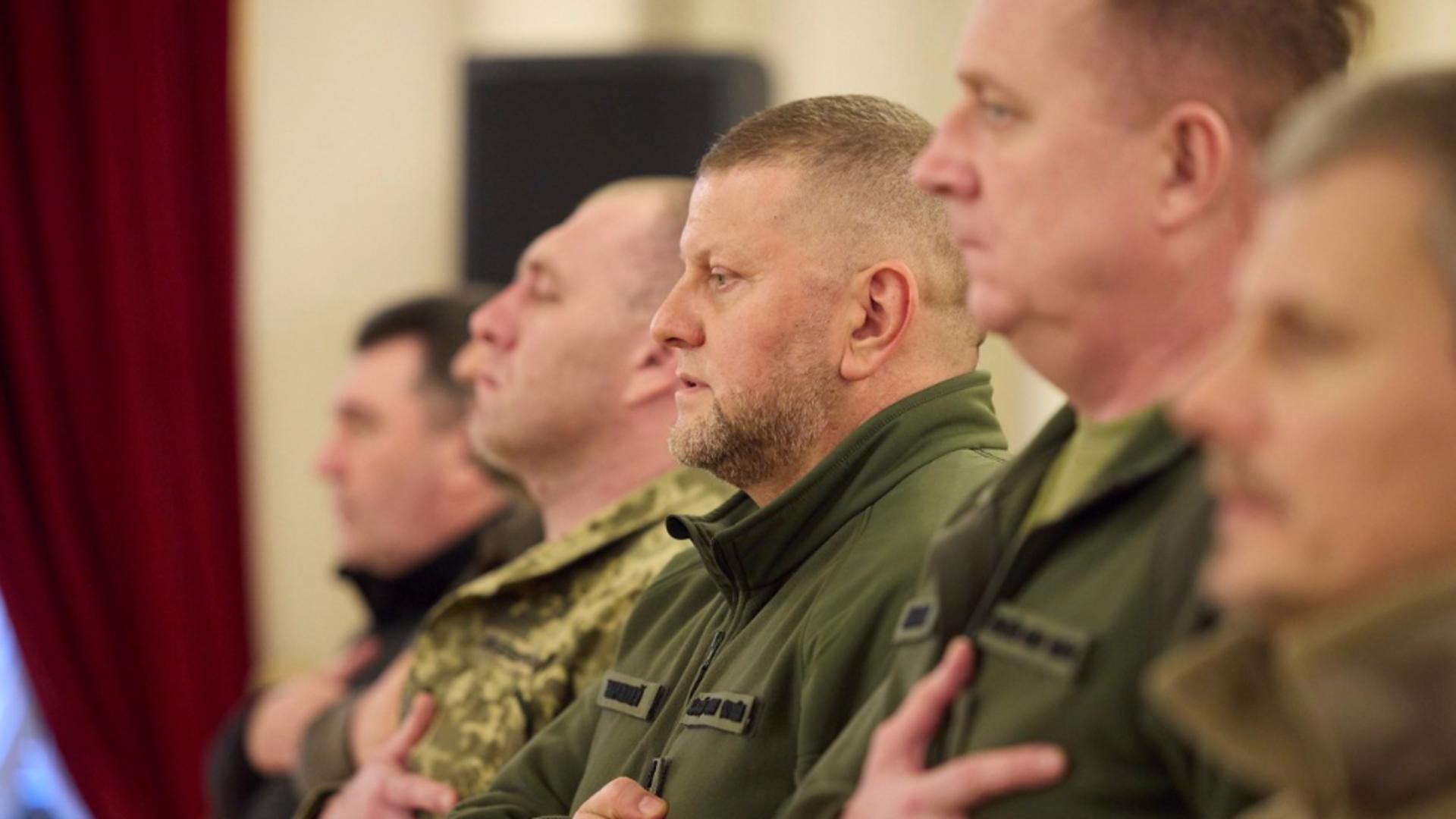 Valeri Zalujnîi, şeful armatei ucrainene (centru)/ Foto: Profimedia