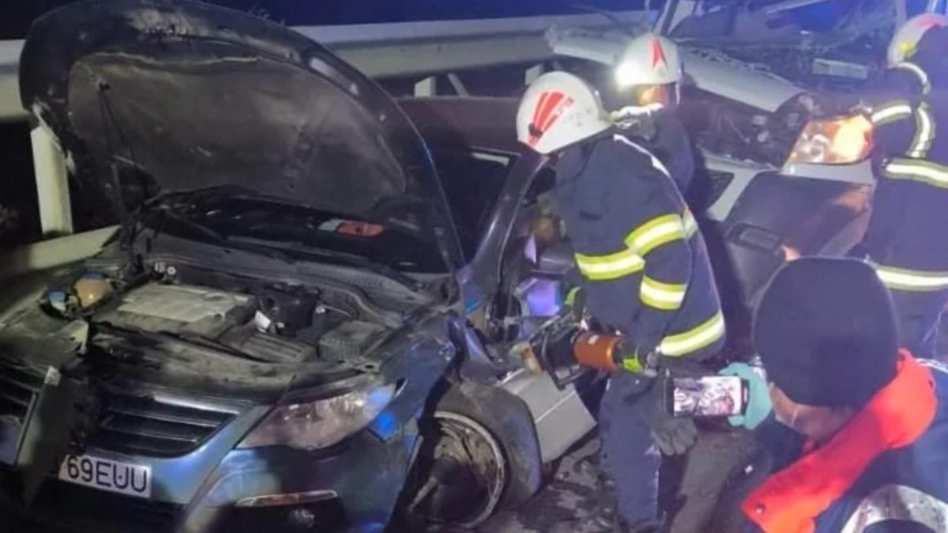 Accident in lanț pe autostrada A1, la ieșirea spre Cisnădie. 4 persoane, între care și un copil, transportate la spital - galerie FOTO