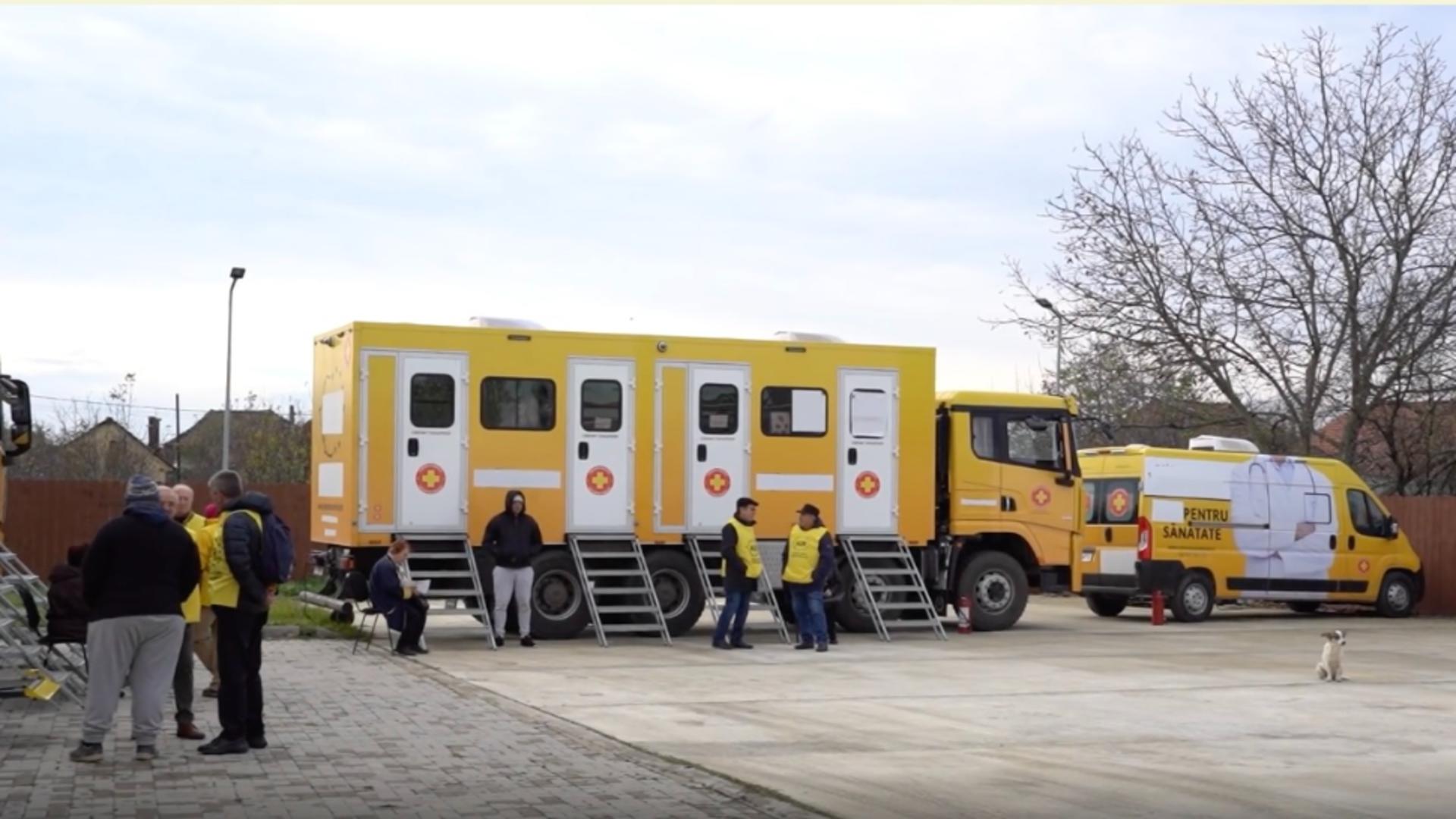 Caravana medicală își continuă traseul în țară - Zeci de medici voluntari se află până la sfârșitul acestei săptămâni în județul Hunedoara