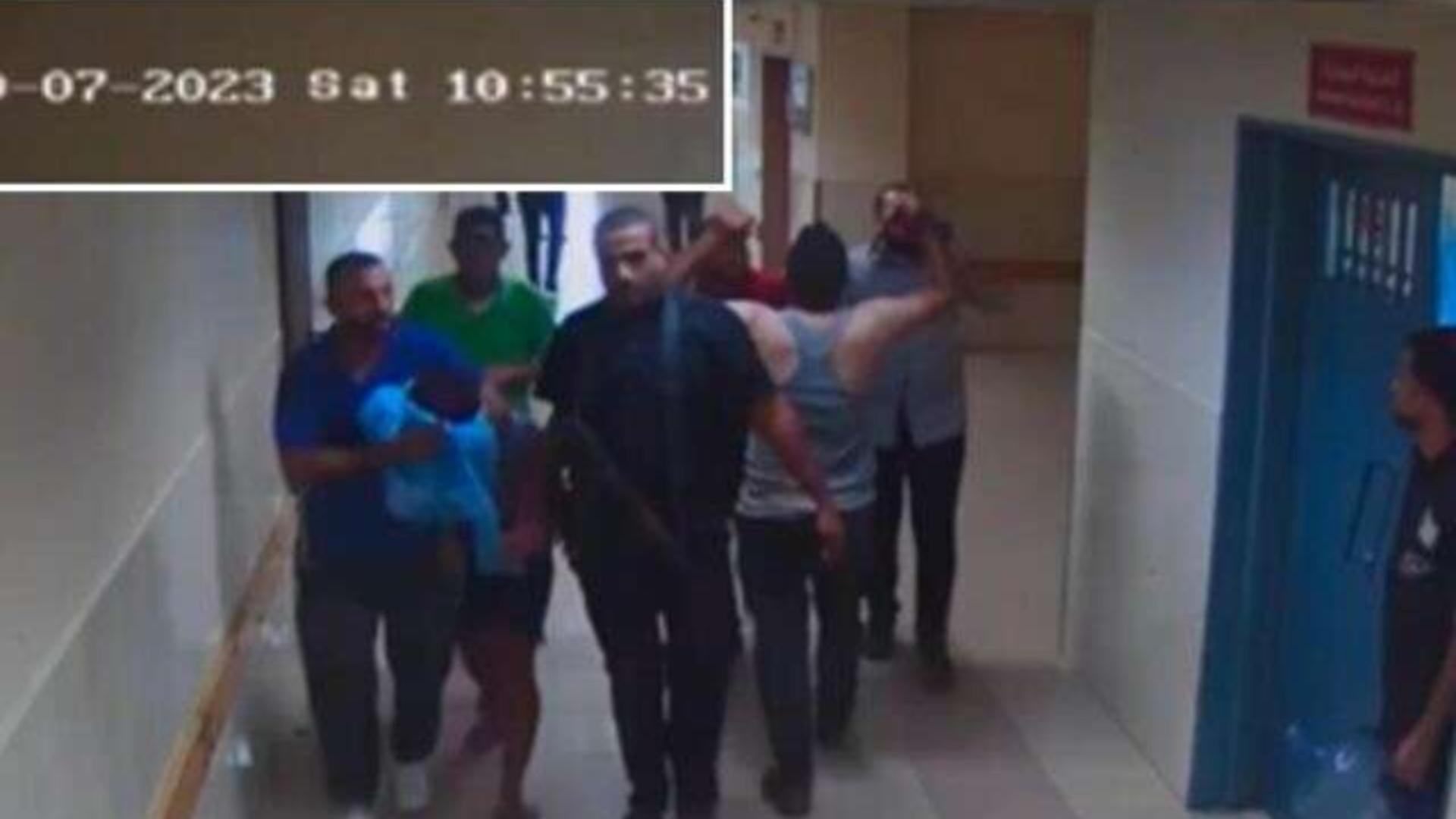 Război Israel-Hamas. Armata israeliană publică imagini video în care afirmă că se văd ostatici duşi în spitalul Al Shifa