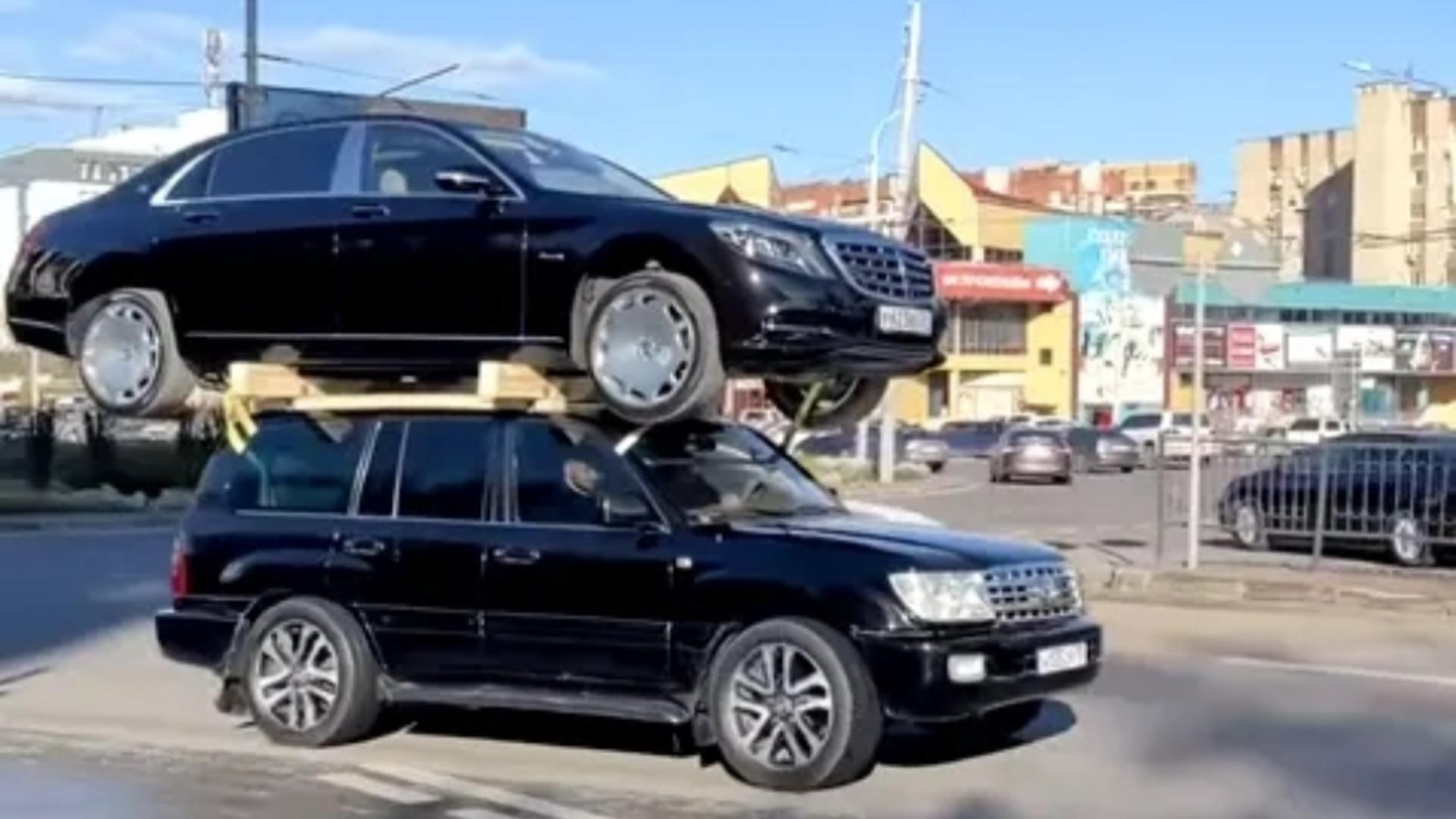 Videoclipul care a uimit internetul: O Toyota se transformă în cărăuș de lux și transportă un Maybach pe acoperiș