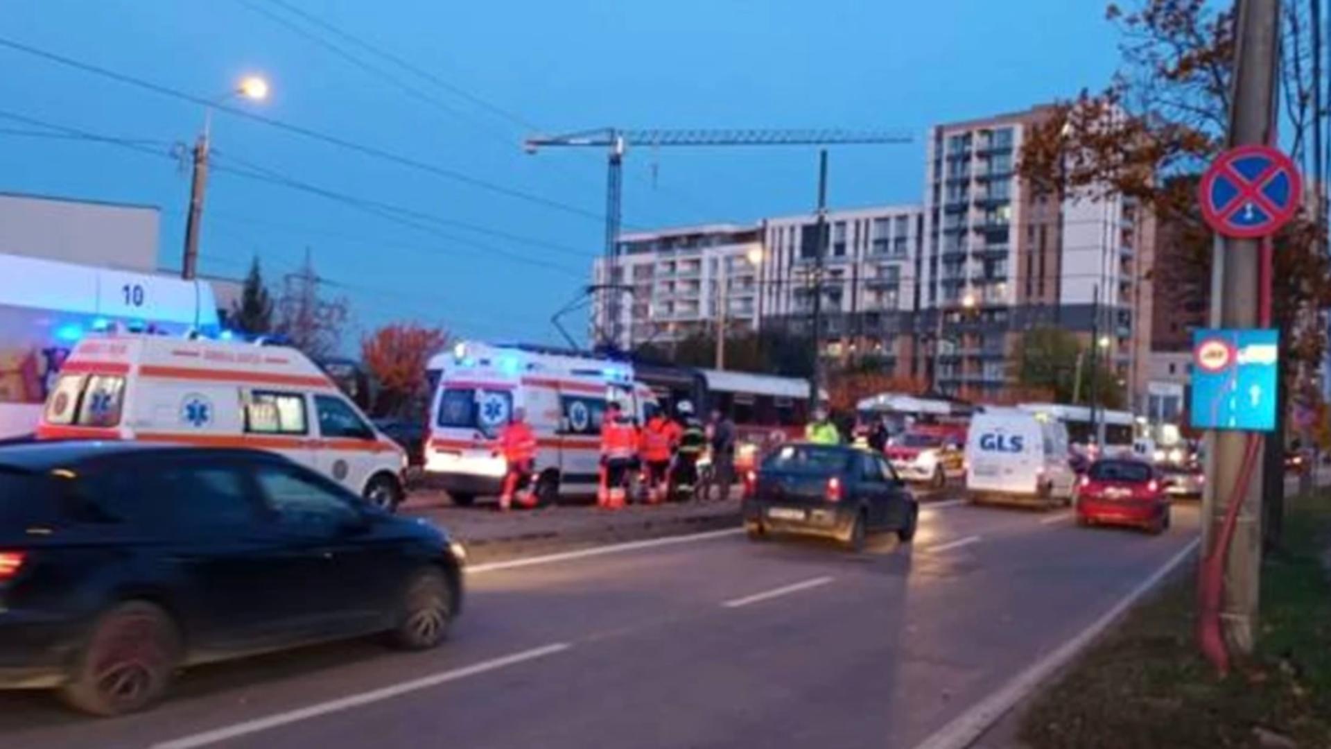 Momentul în care două tramvaie s-au ciocnit, în Timișoara