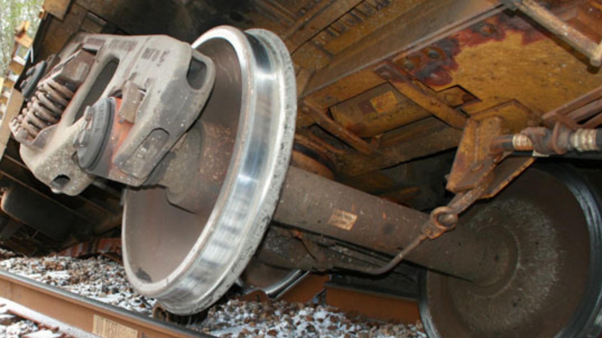 CFR în alertă: două vagoane pline cu cărbune s-au răsturnat în Gorj