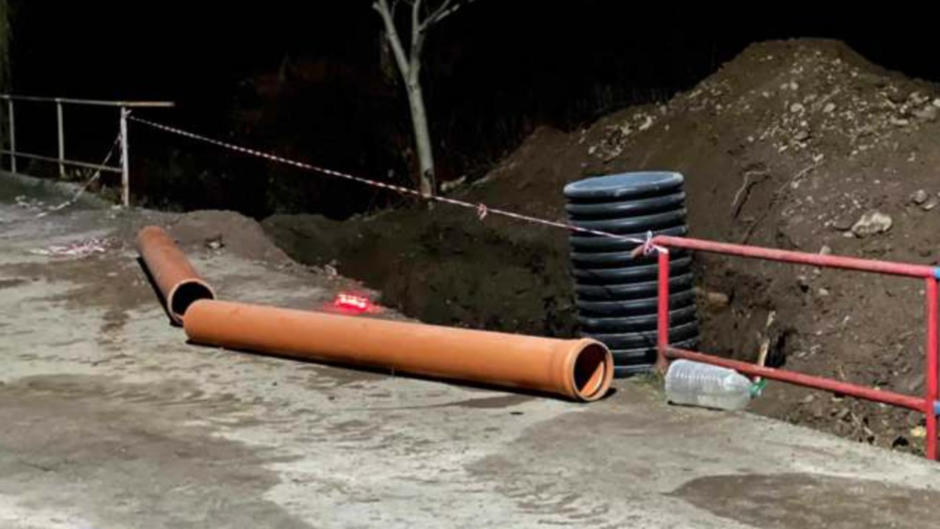 Tragedie în Bihor - Un bărbat de 53 de ani a murit îngropat sub pământ și un altul a scăpat cu viață, în timp ce săpau un șanț