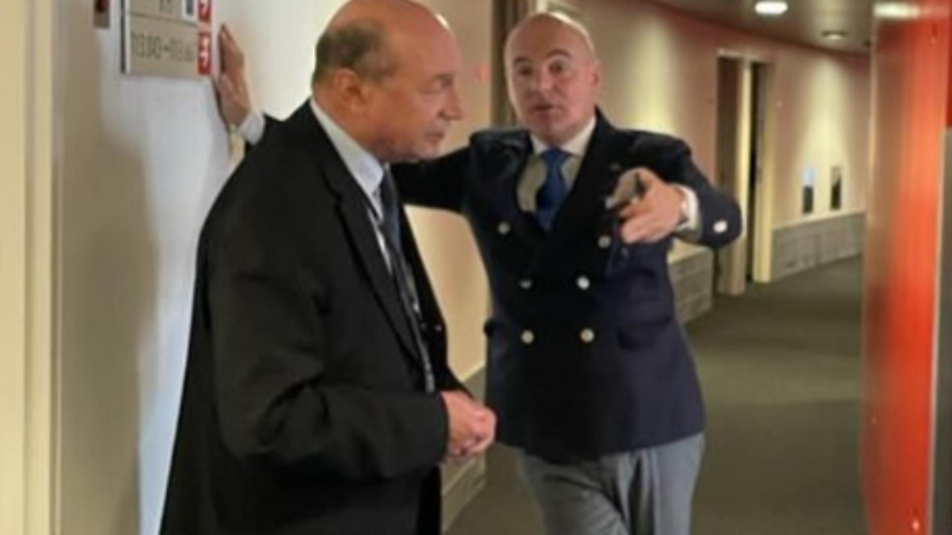 Rareș Bogdan și Traian Băsescu pe holurile PE de la Strasbourg/ Captură Instagram