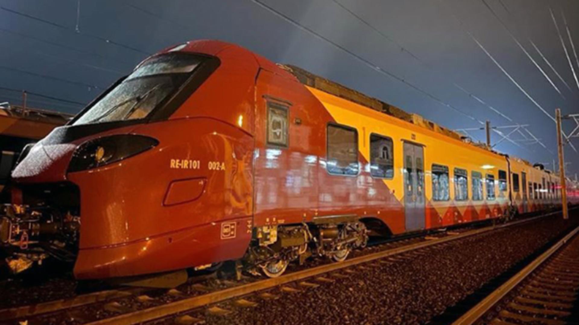 Primul tren electric nou cumpărat de România în ultimii 20 de ani a ajuns în țară. Când va începe să circule garnitura – VIDEO
