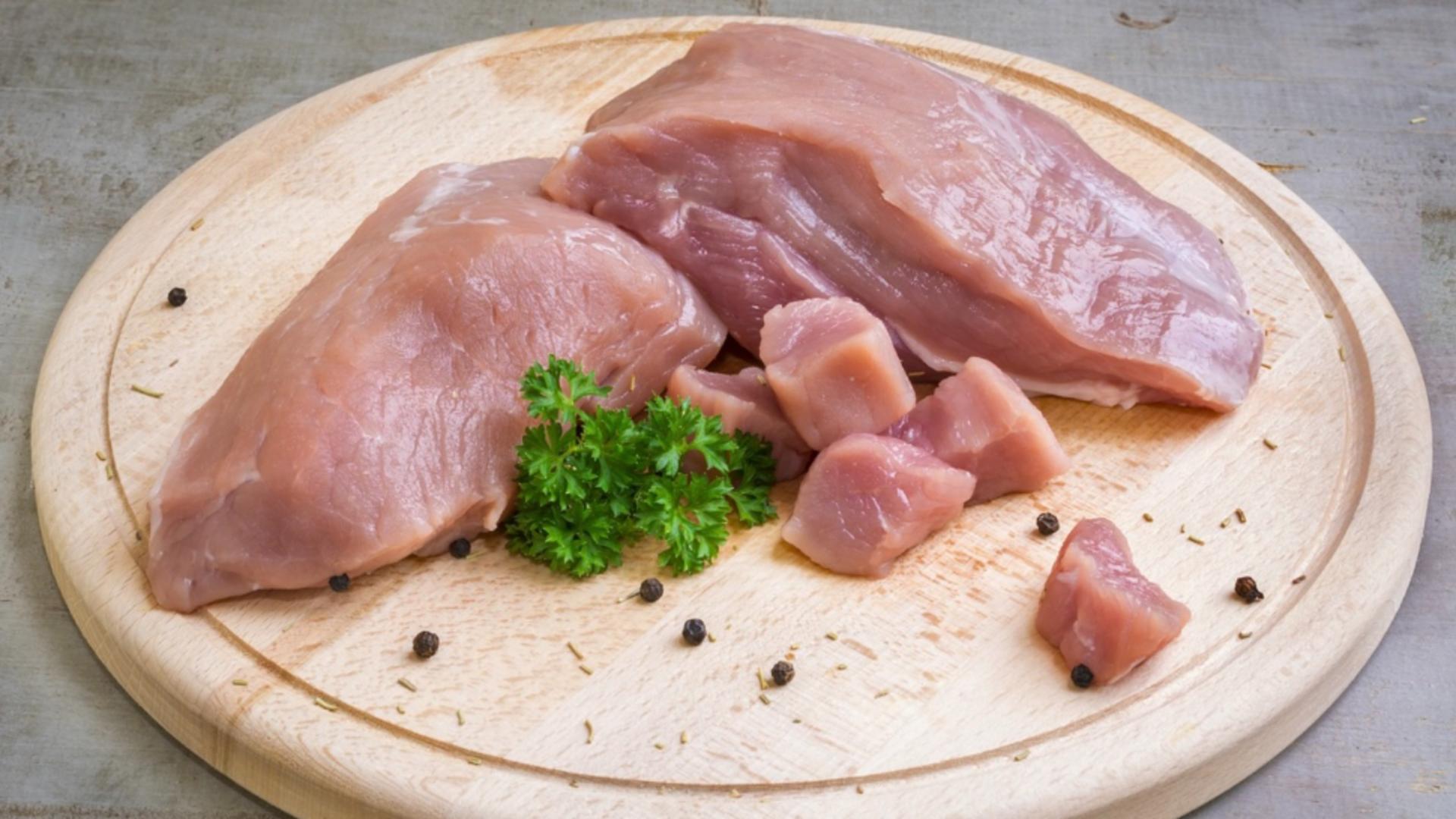 De ce este recomandat să congelezi carnea de porc înainte să o gătești. Boala gravă pe care o poți face dacă nu urmezi acest pas