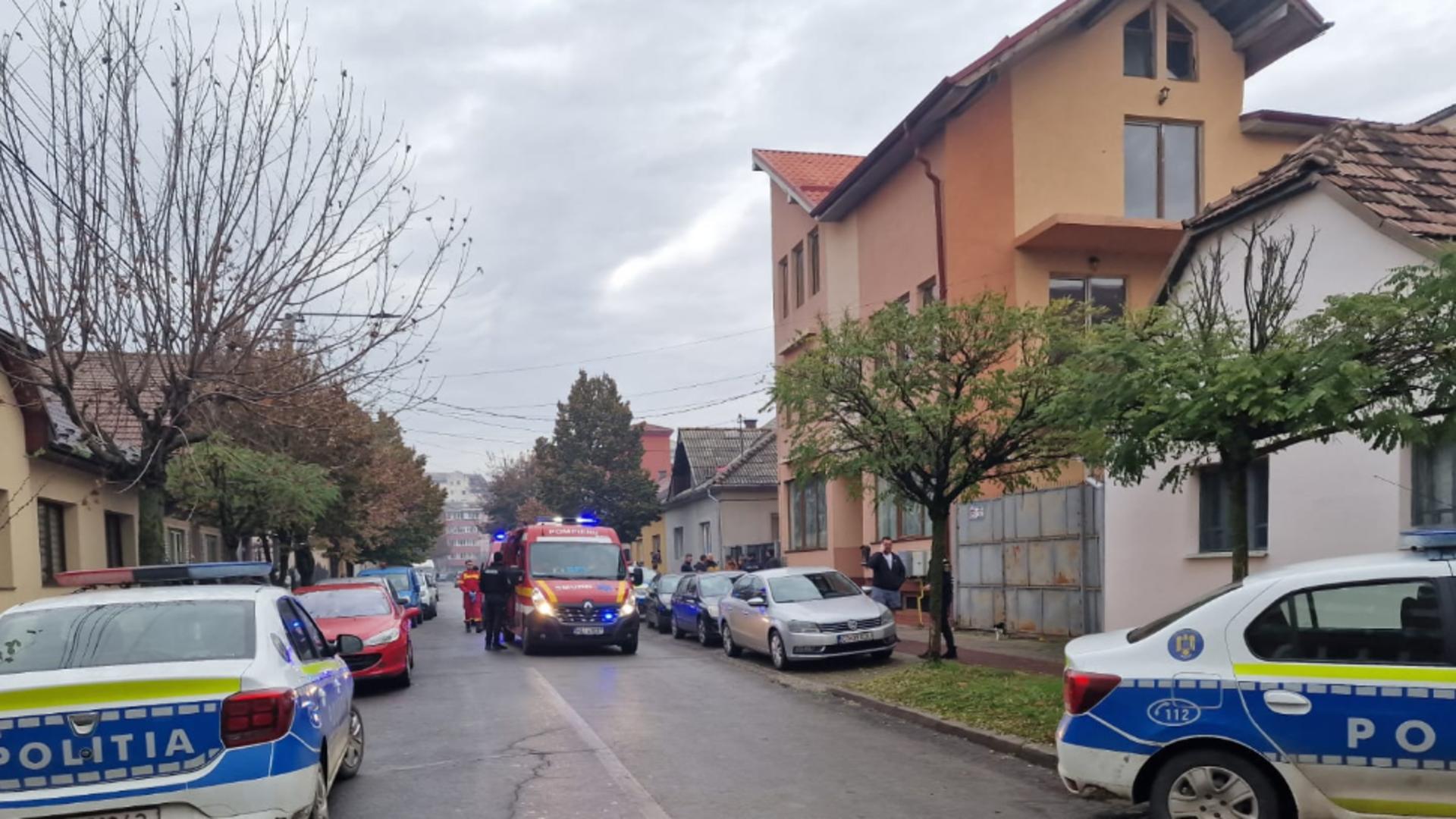 CRIMĂ înfiorătoare în Bistrița: Și-a înjunghiat mortal soția de 33 de ani în fața celor doi copii, apoi a postat fotografia pe Facebook