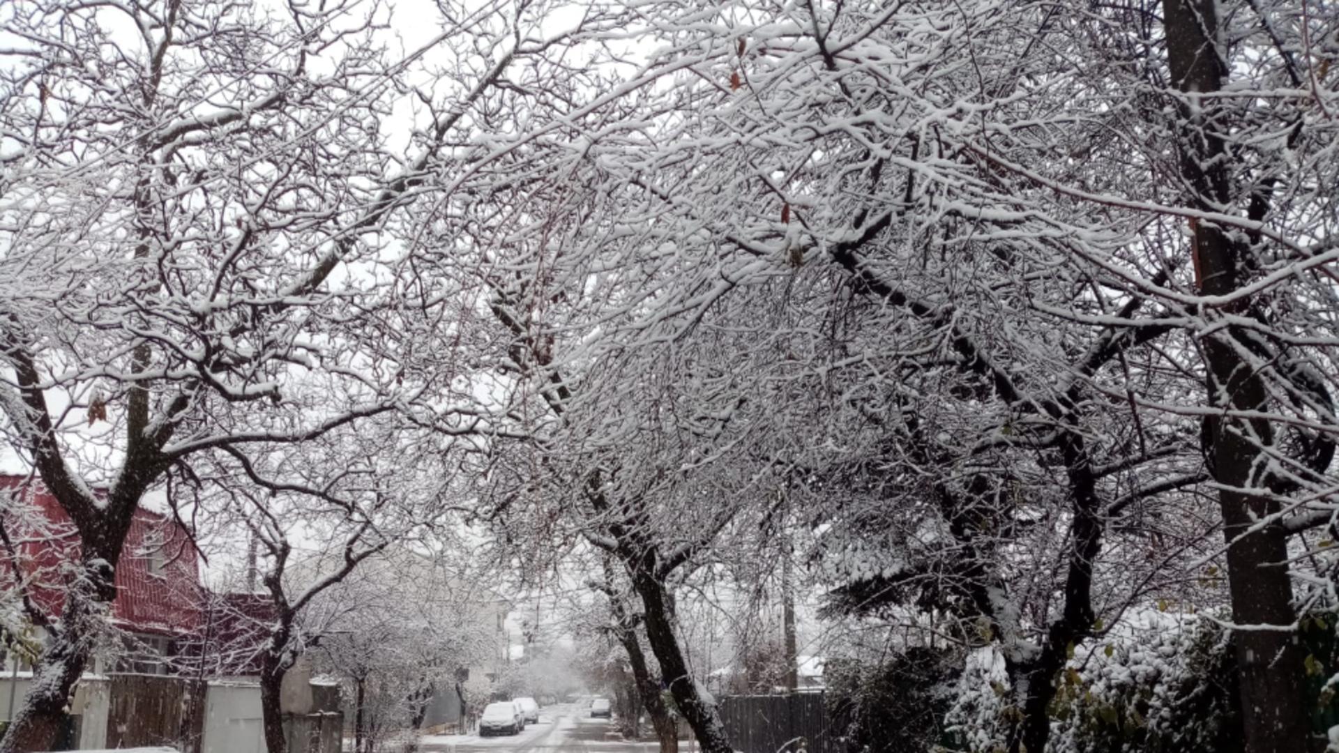 Ce se întâmplă după ninsoarea din București? Avertismentele meteorologilor pentru dimineața zilei de vineri