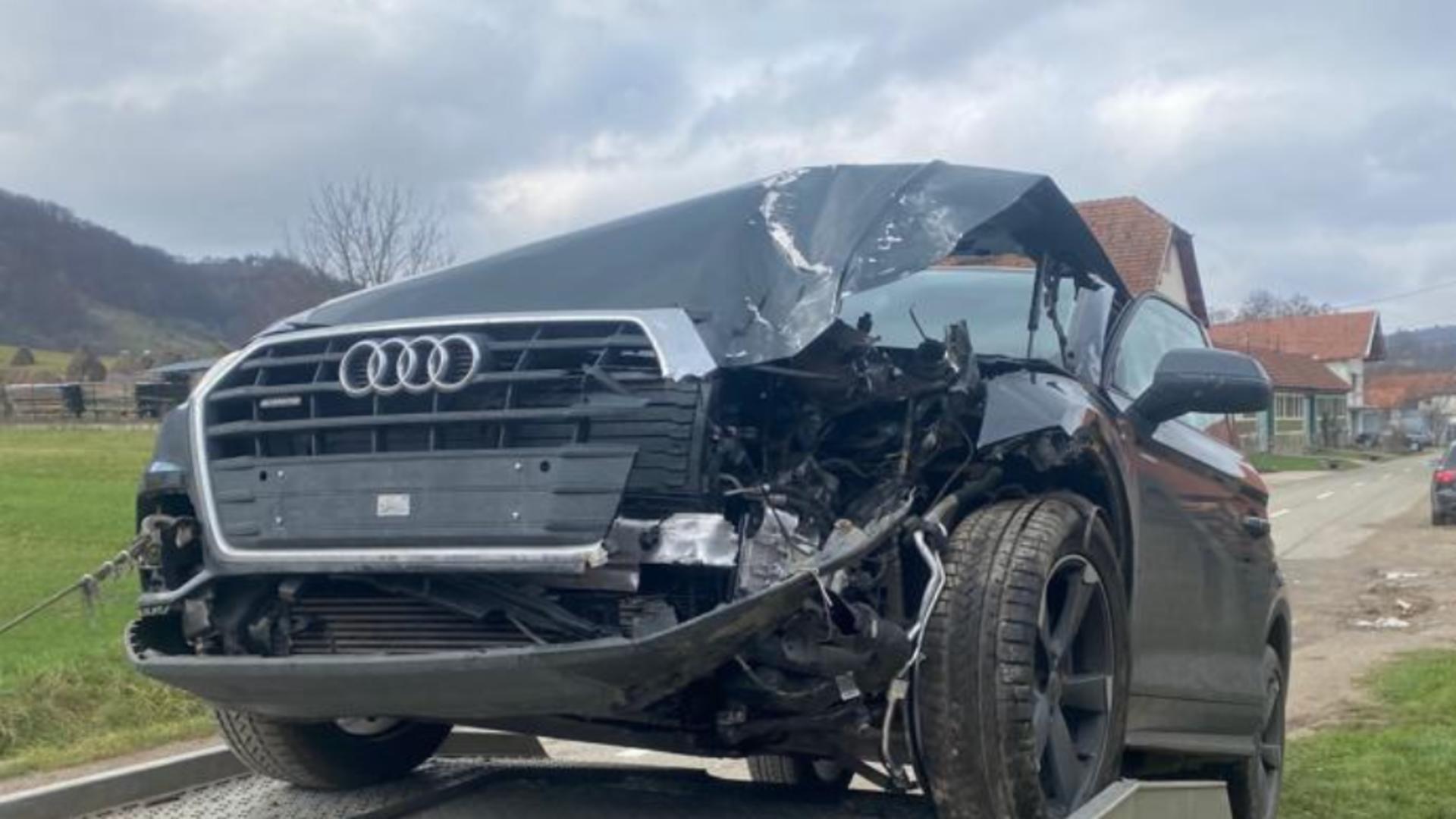 Cum arată mașina lui Mircea Bravo după accident. Imagini surprinse imediat după tragedie. Influencerul ar fi adormit la volan
