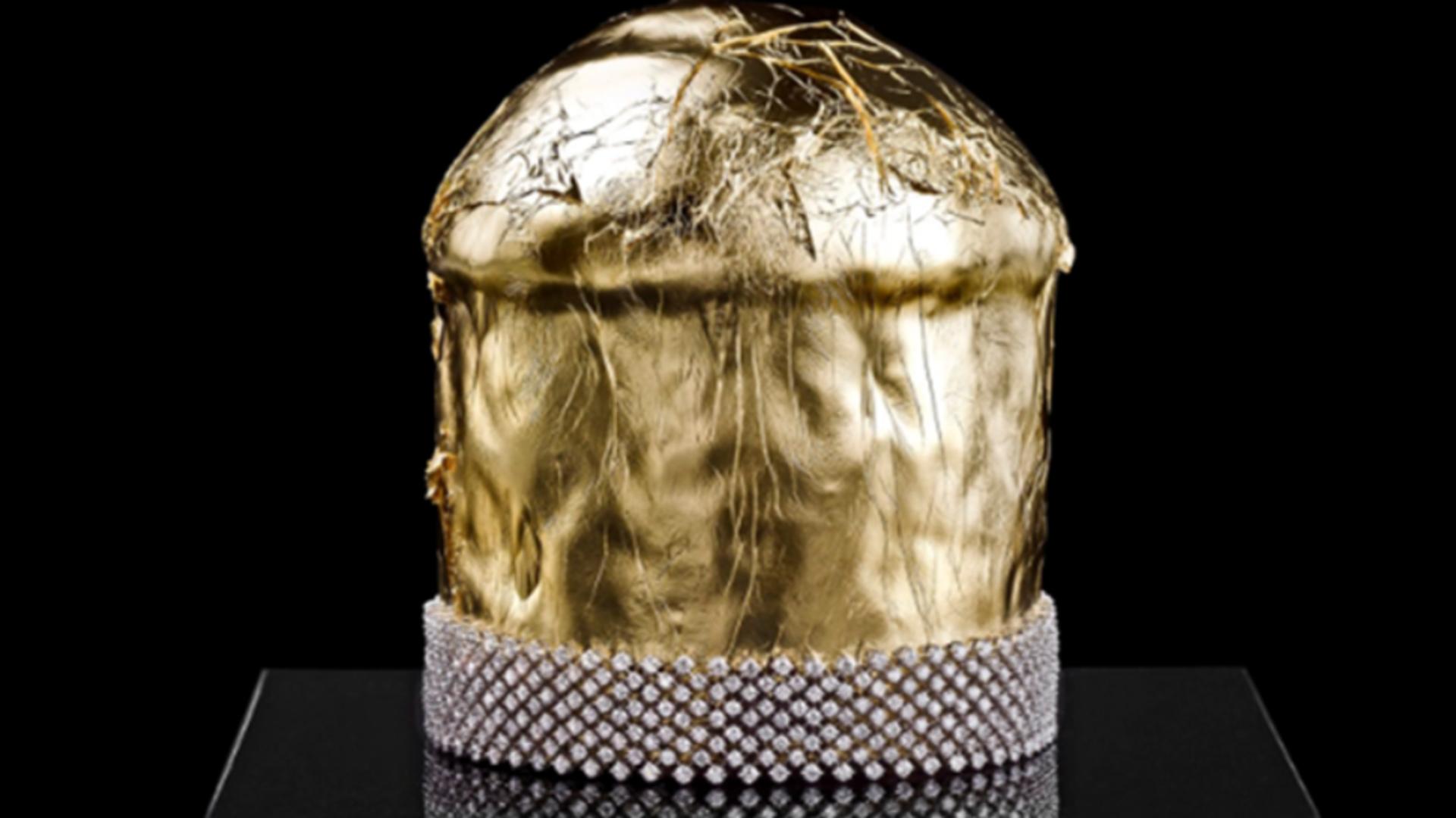 Cel mai scump panettone din lume costă 700.000 de euro, este acoperit în întregime în aur şi este ornat cu diamante