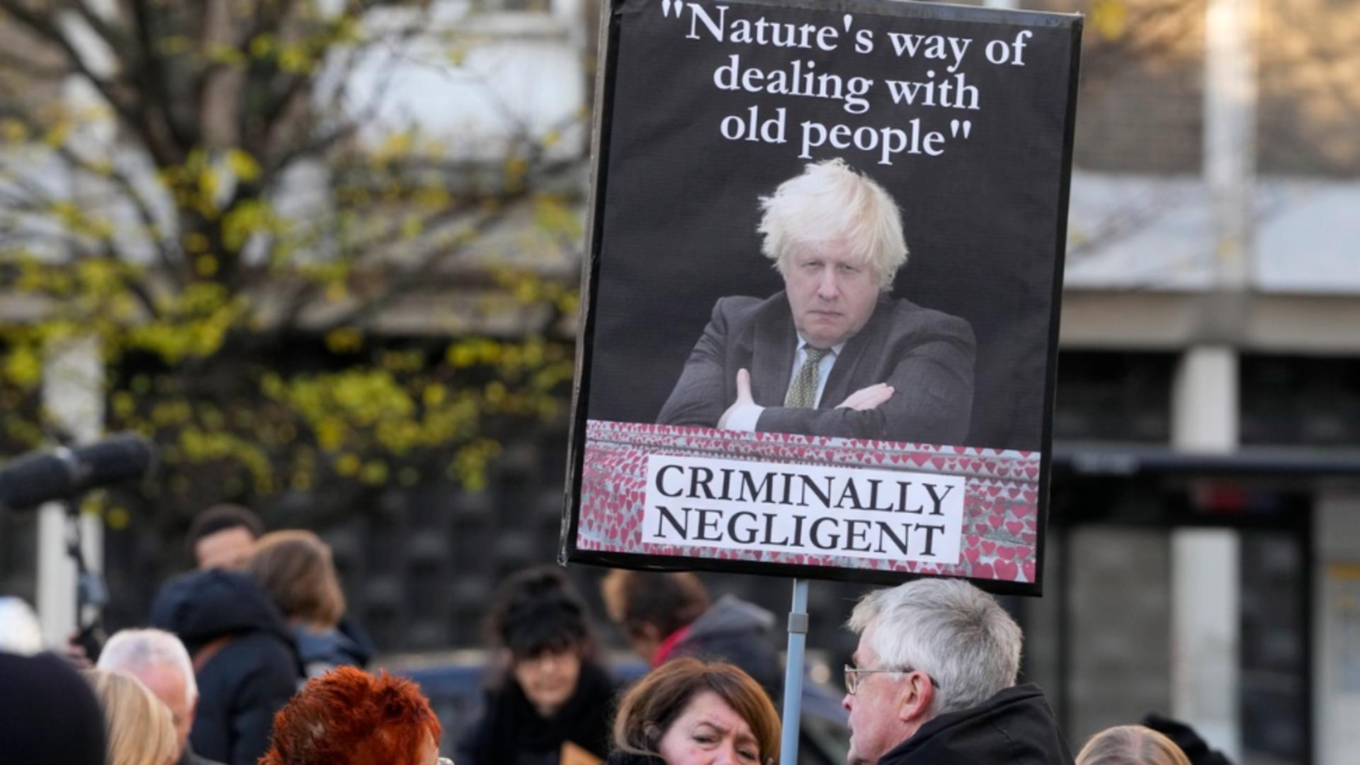 Numeroși protestatari s-au adunat în zona Parlamentului de la Londra (Profimedia) 