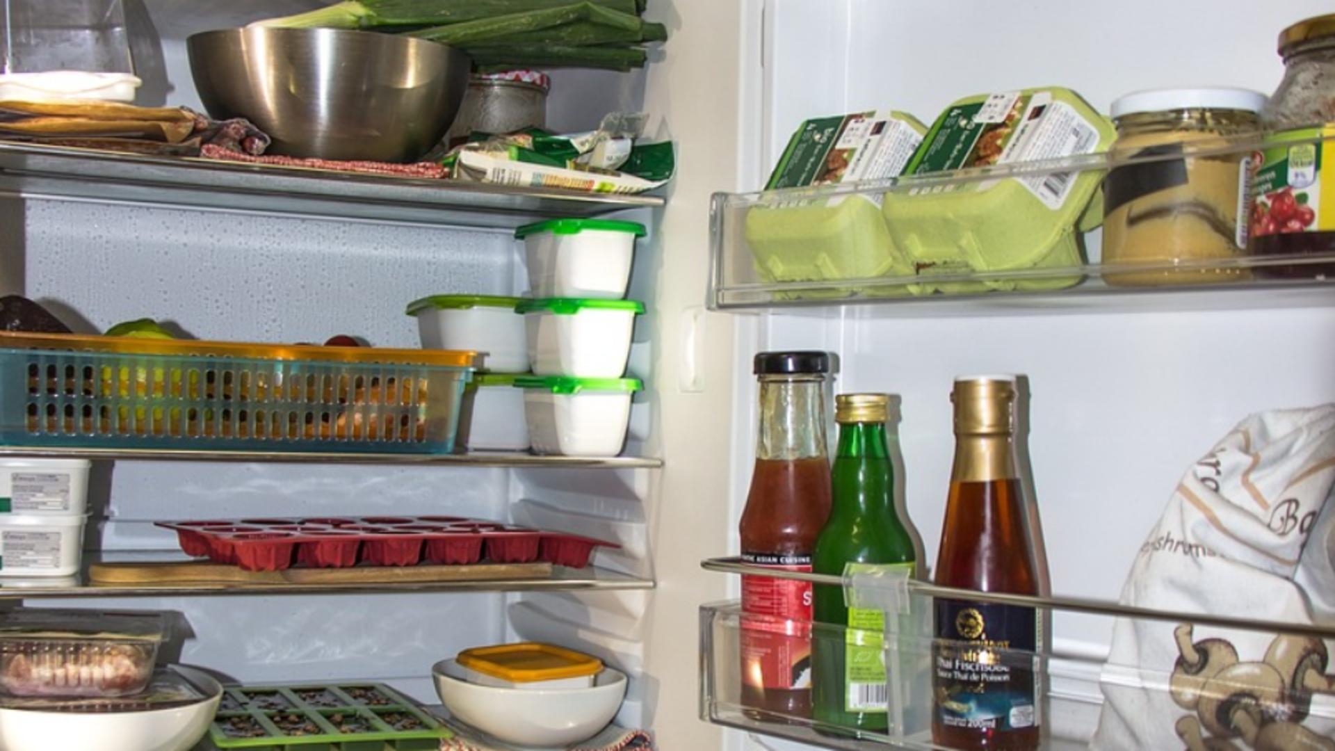 Ce nu trebuie să pui sub nicio formă în frigider: TOP 13 alimente ce nu pot fi conservate la rece – Cum se transformă