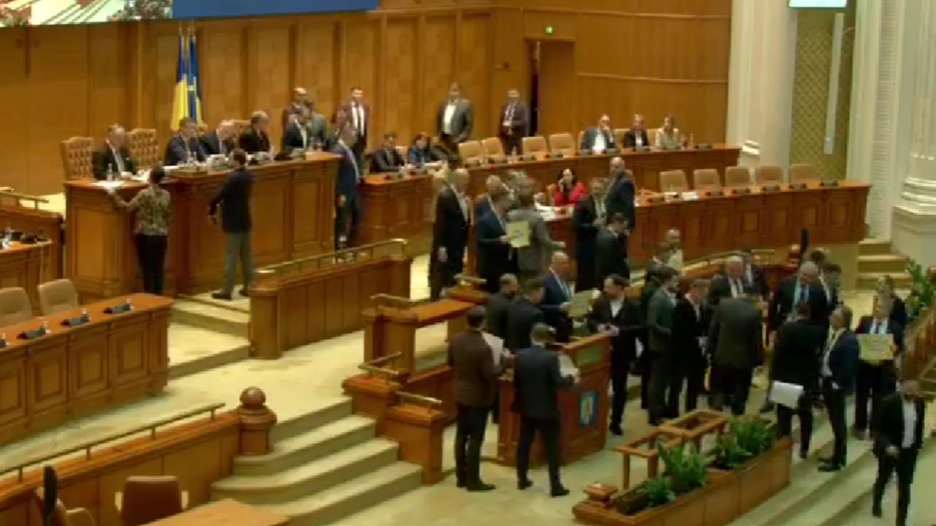 Au început dezbaterile pe buget, după scandal uriaș din Parlament. CIOLACU: Vă asigur că nu cresc taxele în 2024!  – LIVE TEXT/VIDEO
