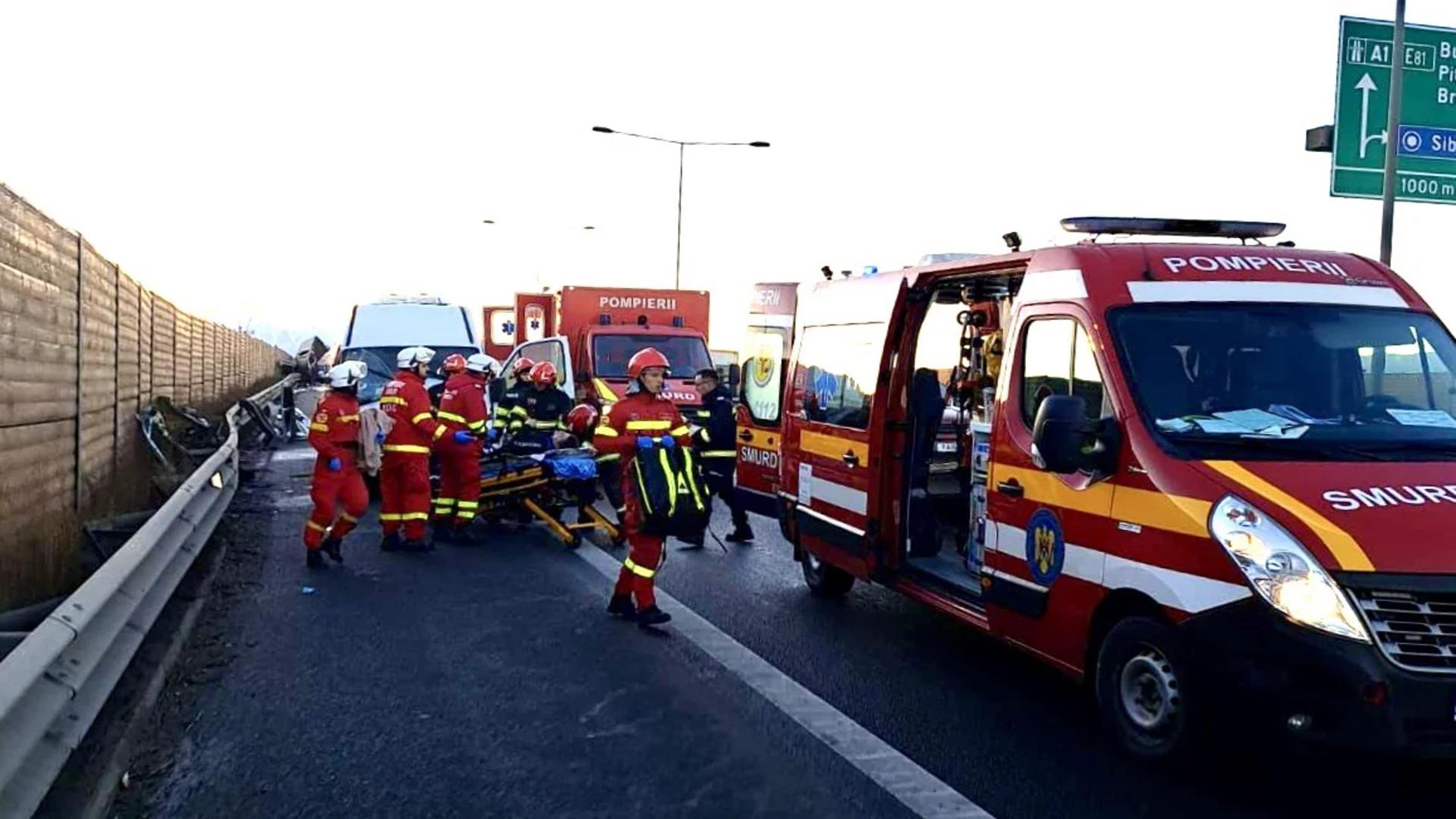 Plan Roșu de intervenție în Călărași, după ce două autoturisme s-au ciocnit. 4 persoane rănite, trafic blocat pe DN4