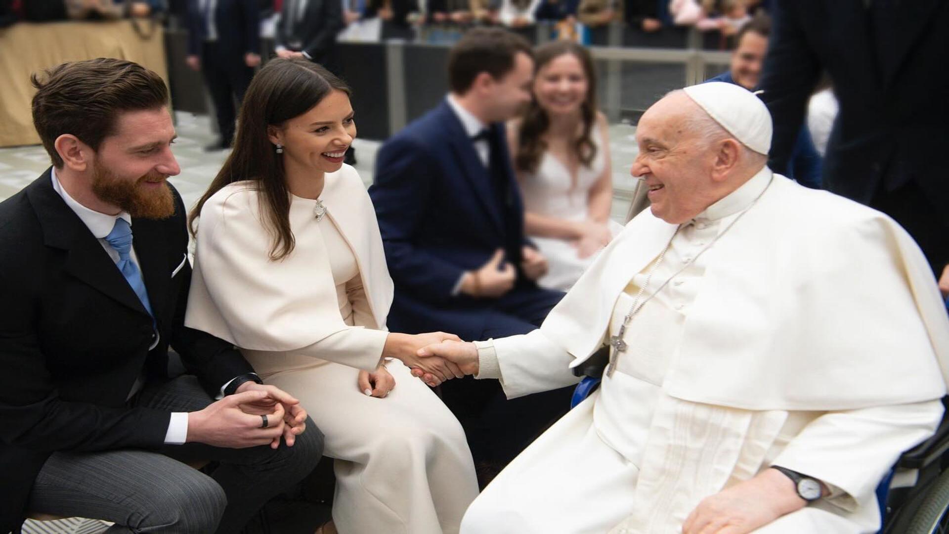 Președinta tinerilor liberali, Mara Mareș, întâlnire cu Papa Francisc