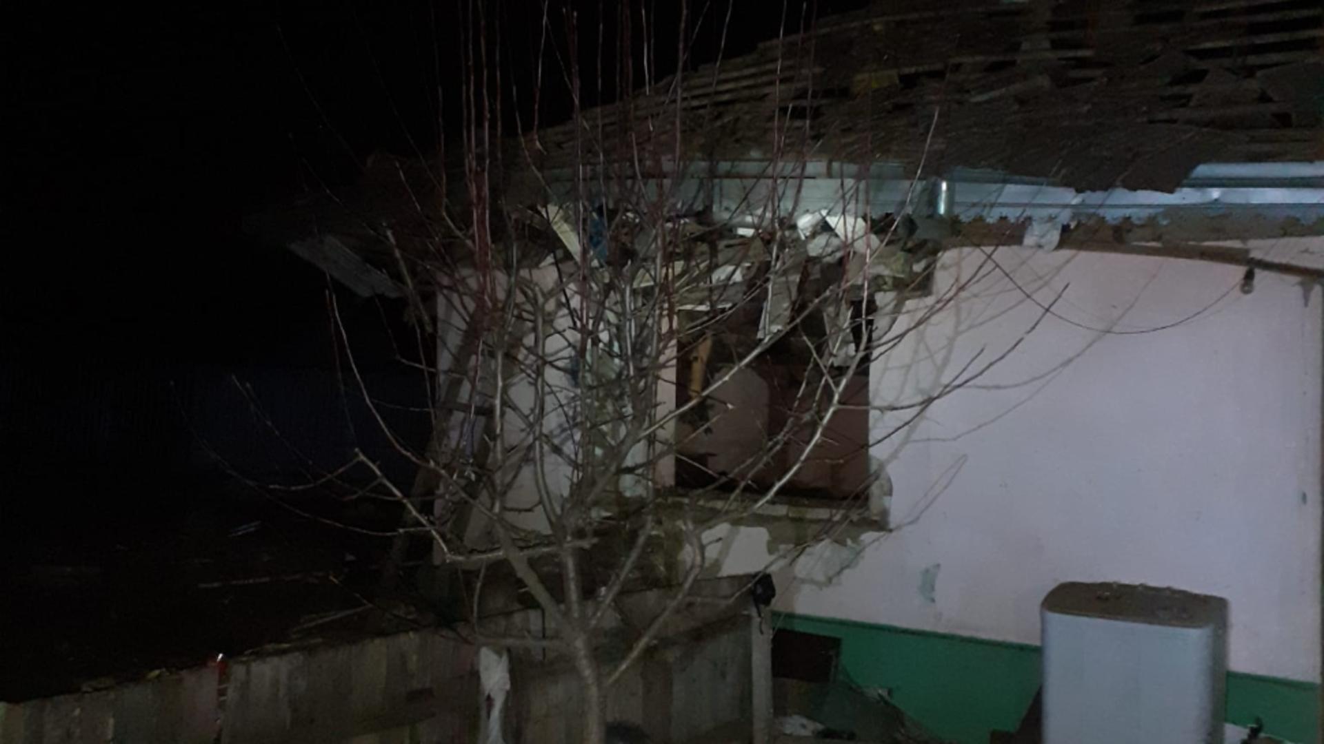 Explozie puternică la o locuință din județul Vaslui: două persoane rănite, prinse sub dărâmături/ Sursă foto: Cony TV
