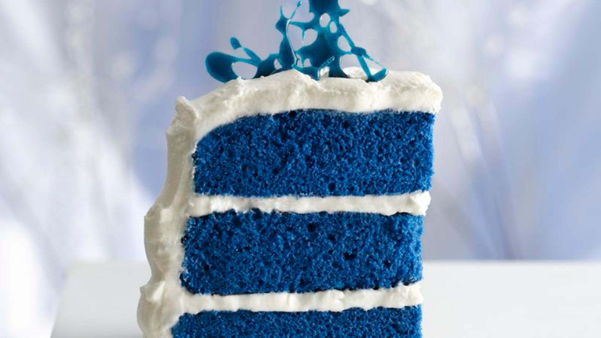 Tort albastru regal, rețetă inspirată de inelul de logodnă cu safir, moștenire regală